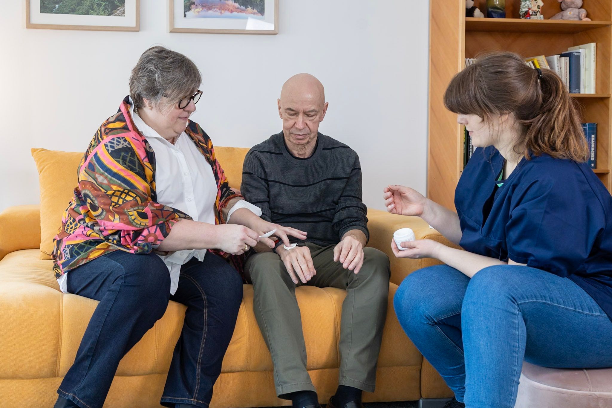 Der Fonds Soziales Wien (FSW) unterstützt pflegende Angehörige mit wertvollem Austausch, kostenlosen Kursen und persönlicher Beratung. 