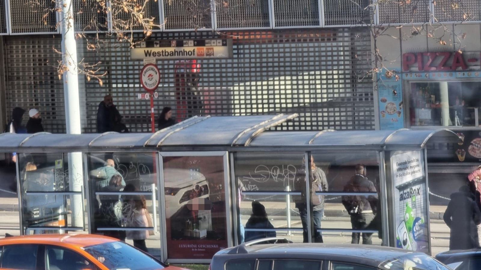 U6-Fahrgäste mussten am Donnerstag gegen 10.50 Uhr auf andere öffentliche Verkehrsmittel umsteigen.