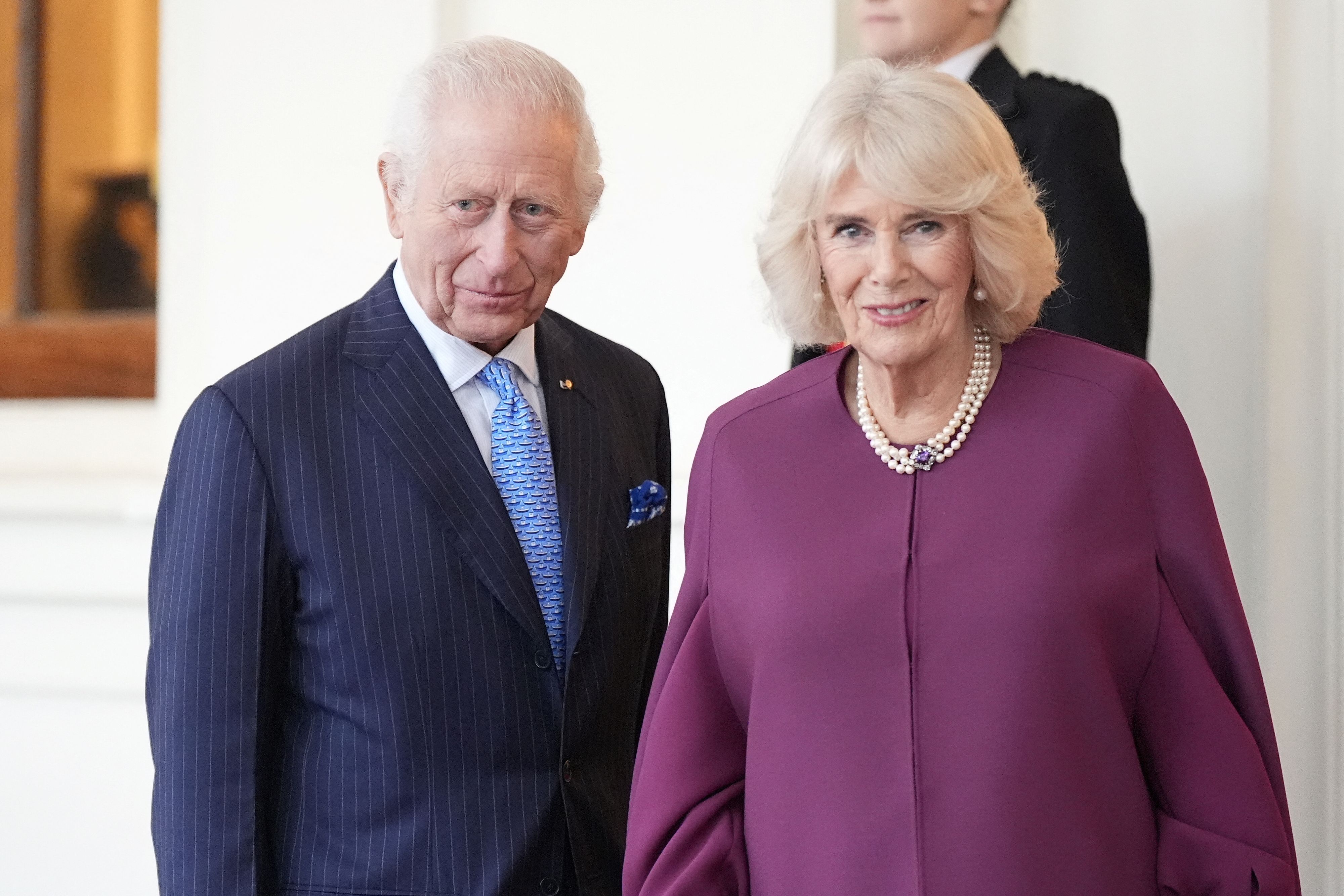 König Charles III. und Königin Camilla bei der Verabschiedung des Emirs von Katar und seiner Frau im Buckingham-Palast.