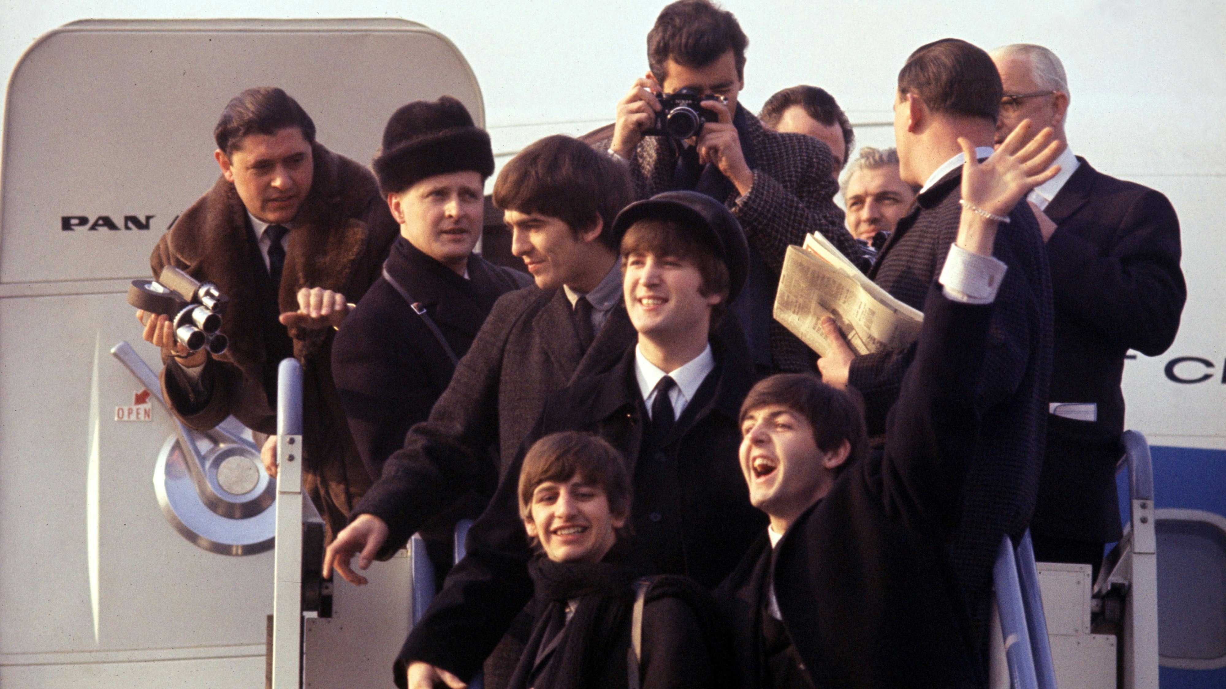 "Beatles '64": George Harrison, Ringo Starr, John Lennon und Paul McCartney bei ihrer Ankunft am John F. Kennedy-Flughafen in New York im Jahr 1964