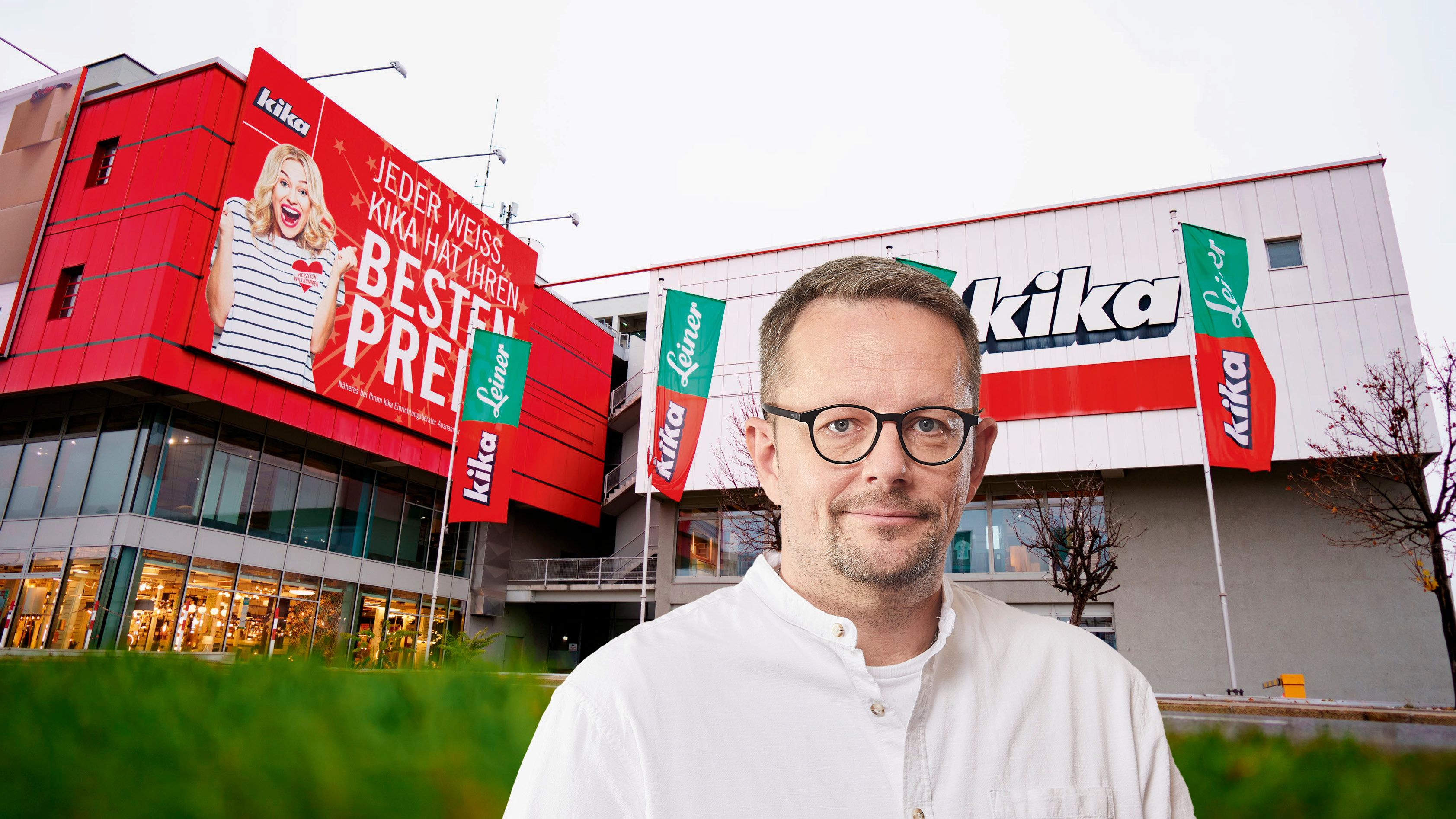 Gernot Fieber vom Konsumentenschutz der AK OÖ berät Kunden, die von der Kika/Leiner-Pleite betroffen sind.