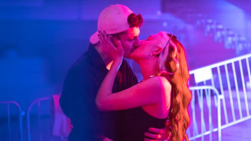 Julian (22) und Noemi (18) haben sich vor drei Jahren zufällig bei einem Bowlingabend kennengelernt.