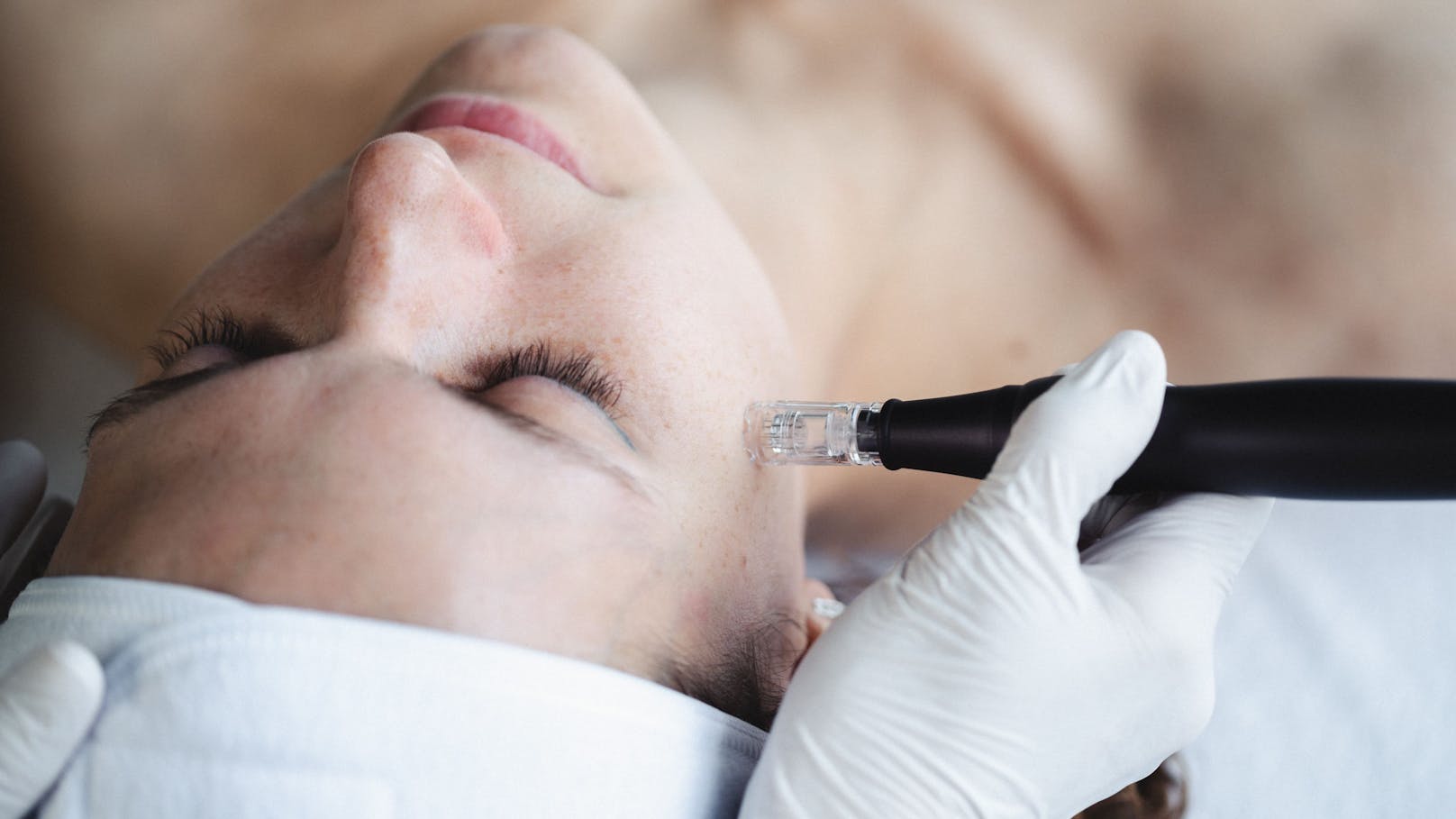 Kein Botox: 7 effektive Methoden gegen Falten