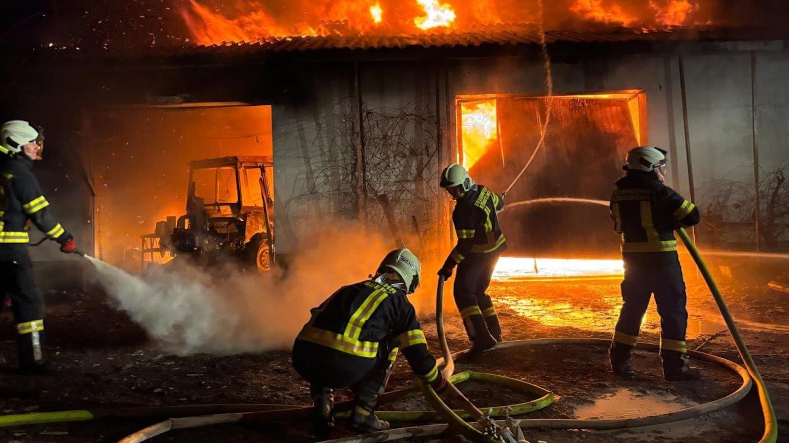 Die Feuerwehren Königsberg, Edlitz, Aspang, Grimmenstein Markt, Grimmenstein Kirchau, Wiesfleck und Weißes Kreuz wurden am Mittwoch gegen 17.15 Uhr zu einem&nbsp;Brandeinsatz der Alarmstufe 3 nach Königsberg alarmiert.