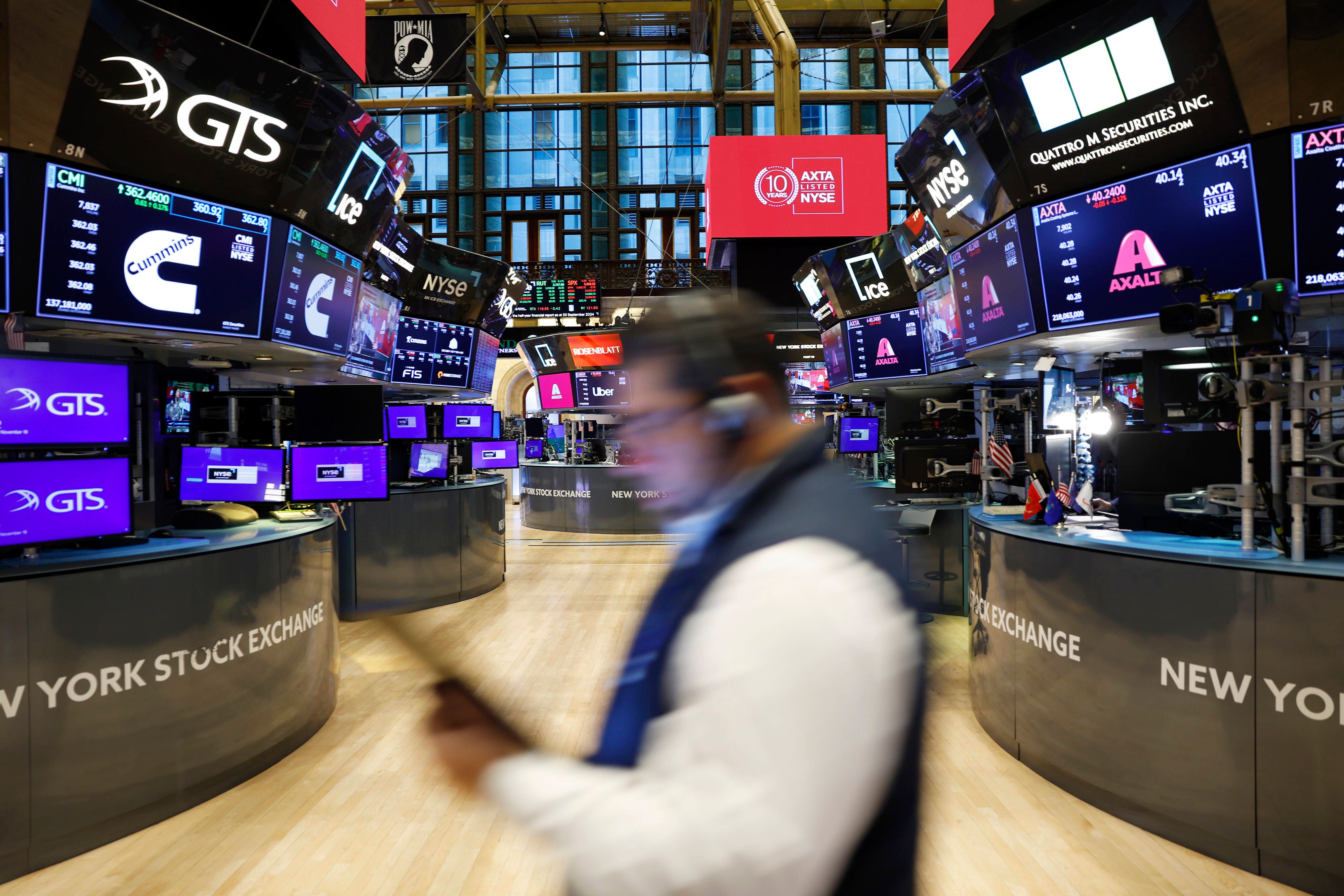 Blick auf das Parkett der New Yorker Börse in der Wall Street am 18. November 2024.