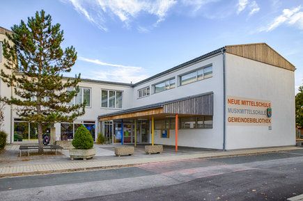 Der junge Mann brach in die Mittelschule Hausmannstätten ein.