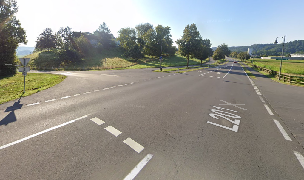 An der Kreuzung der L201 mit dem Stadlteichweg (links) kam es zum tödlichen Unfall.