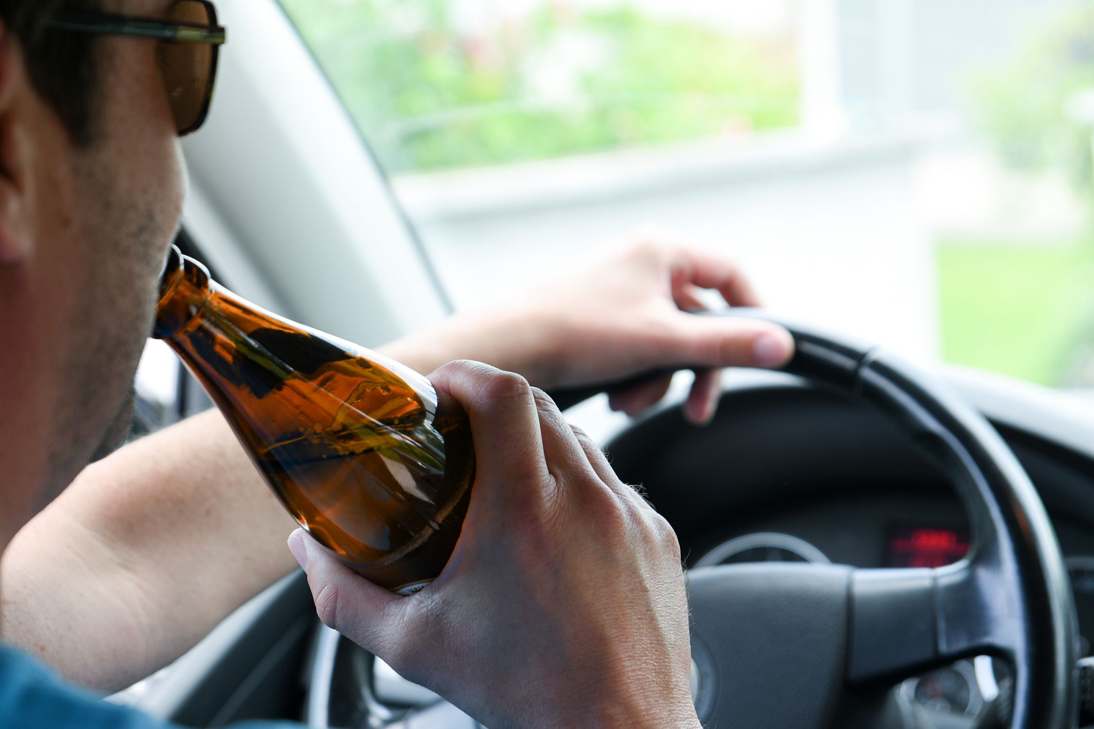 Der alkoholisierte Lenker überfuhr auf seiner Flucht beinahe einen 64-Jährigen. (Symbolbild)