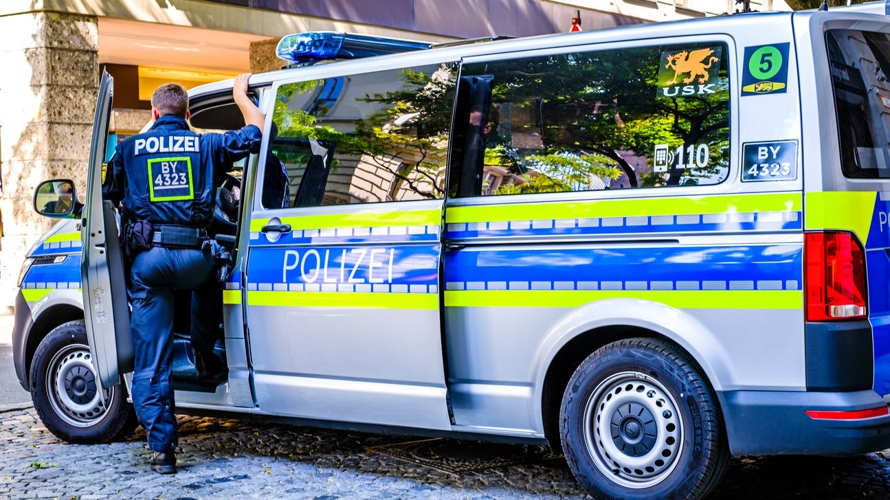 Die Polizei sucht nach dem entflohenen Duo. (Symbolbild)