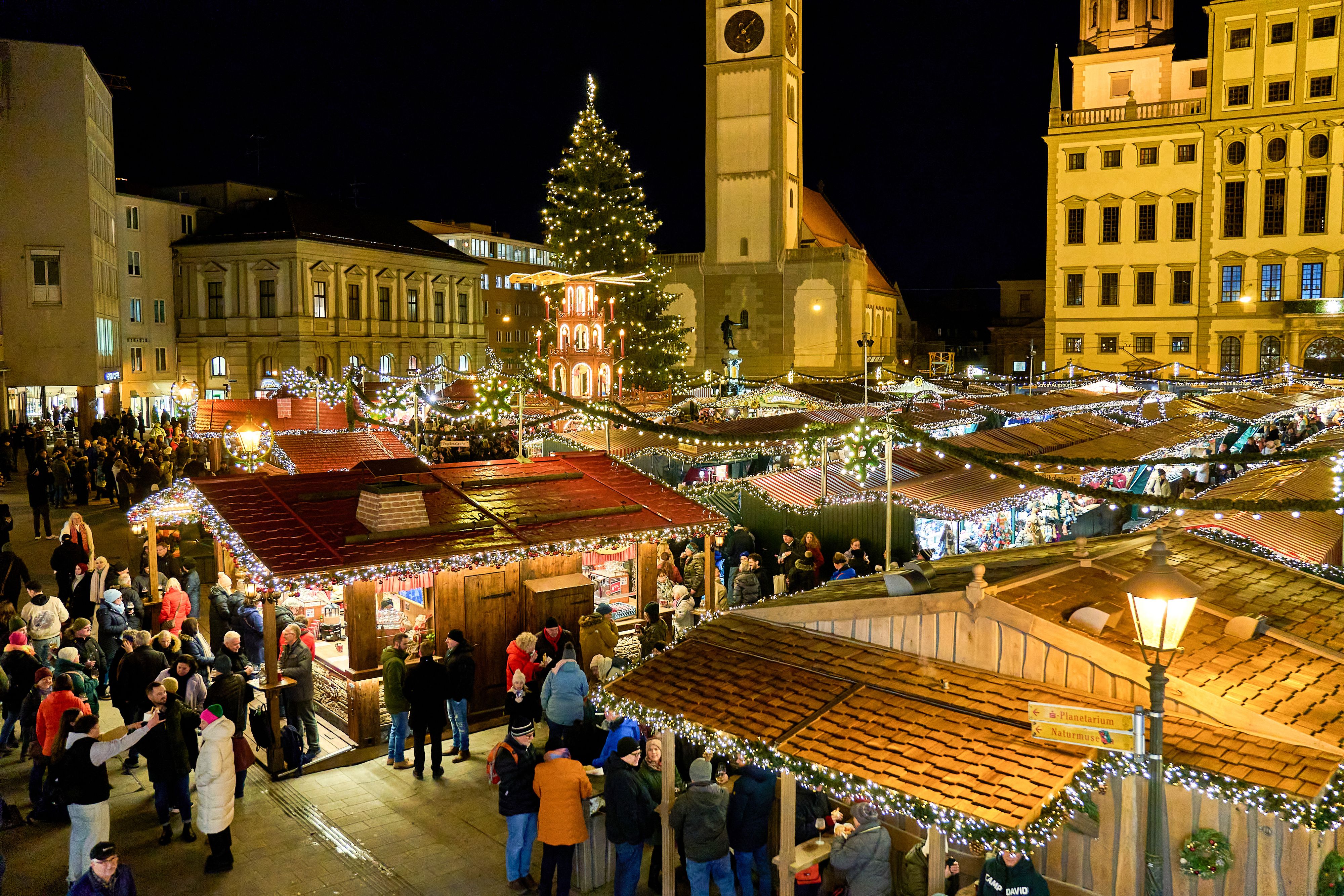 Ein 37-Jähriger soll einen Anschlag auf den Christkindlmarkt in Augsburg geplant haben.