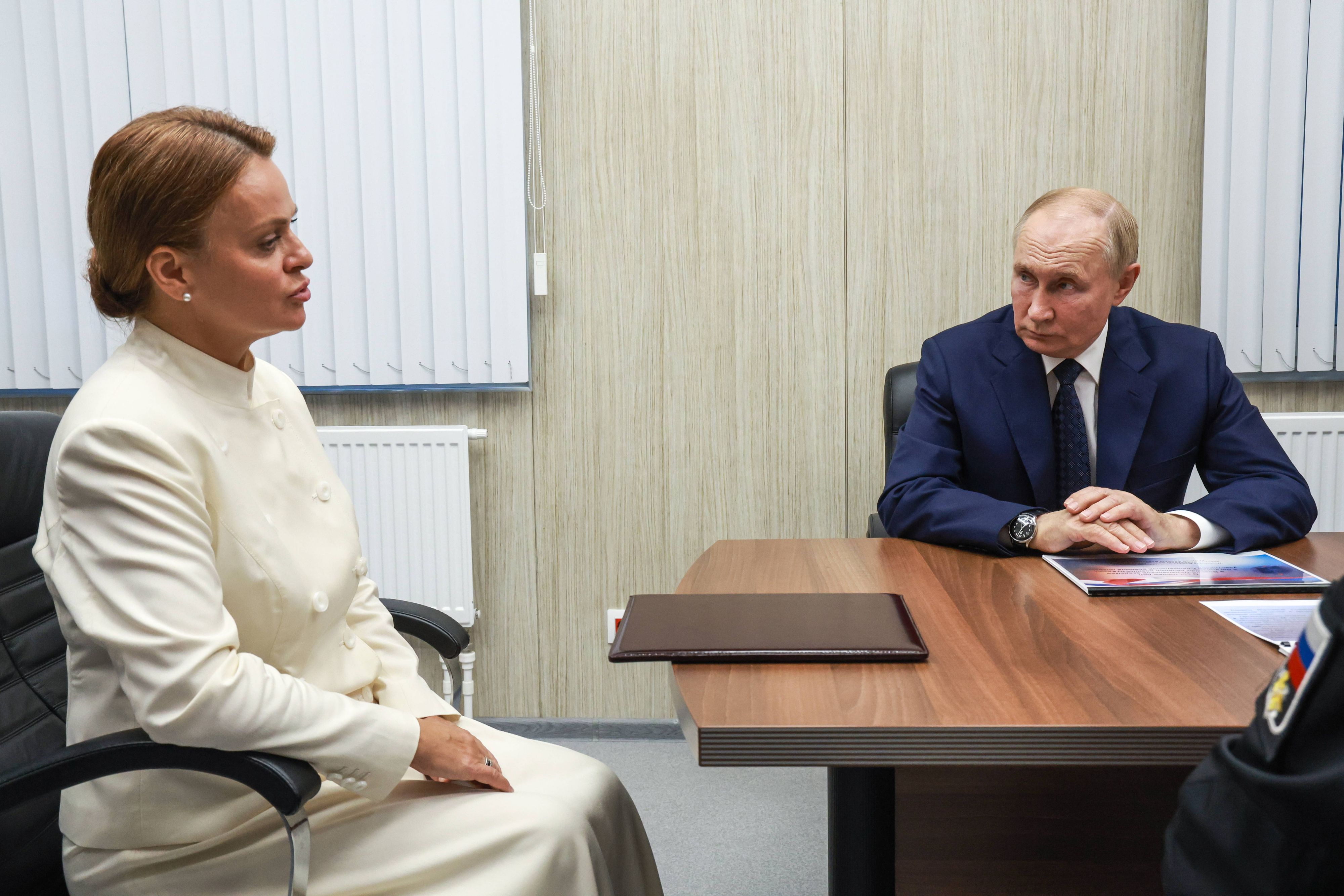 Russlands Präsident Wladimir Putin mit seiner Nichte Anna Ziwiljowa im September 2024.