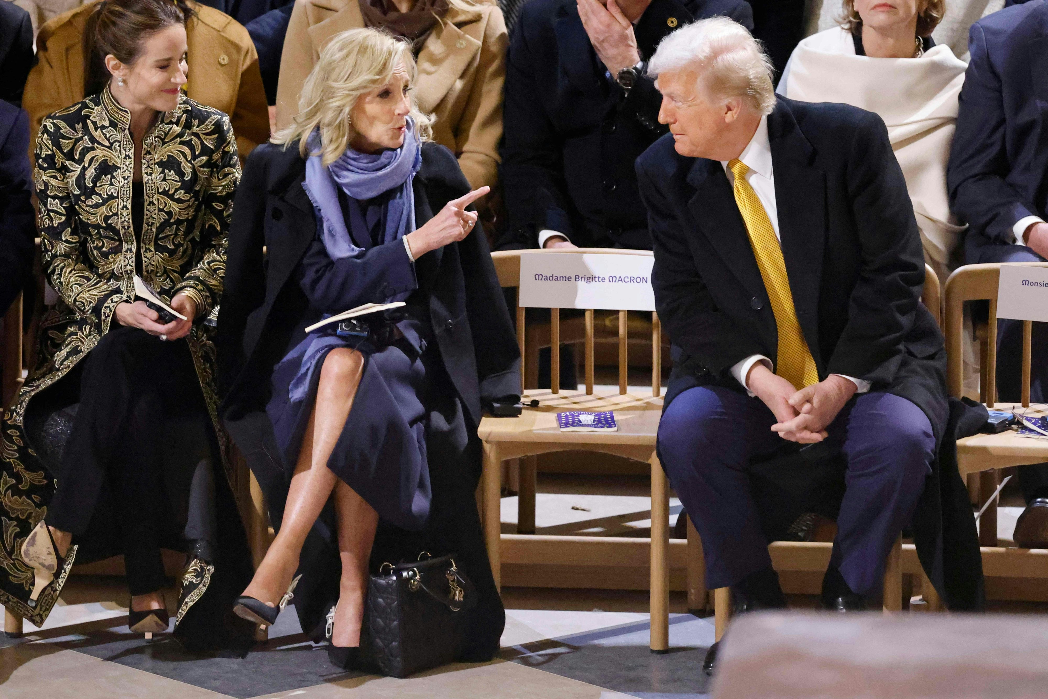 First Lady Jill Biden im Gespräch mit dem künftigen US-Präsidenten Donald Trump