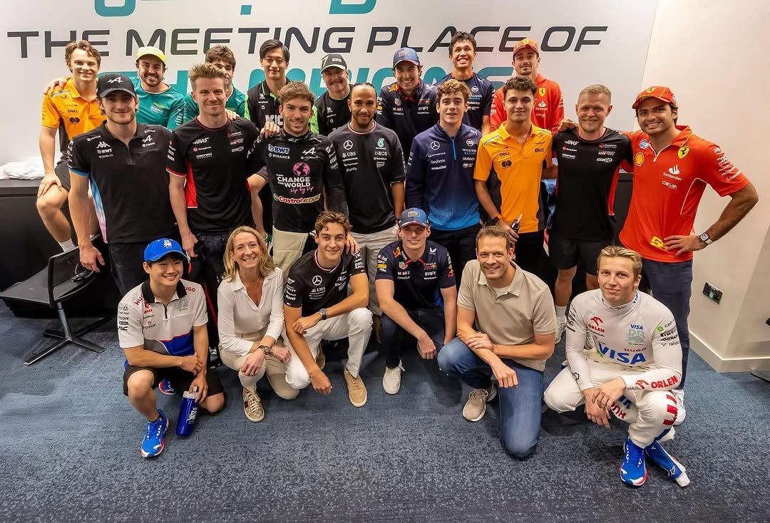 Ein Schnappschuss aus dem Fahrer-Meeting vor dem Grand Prix von Abu Dhabi. 