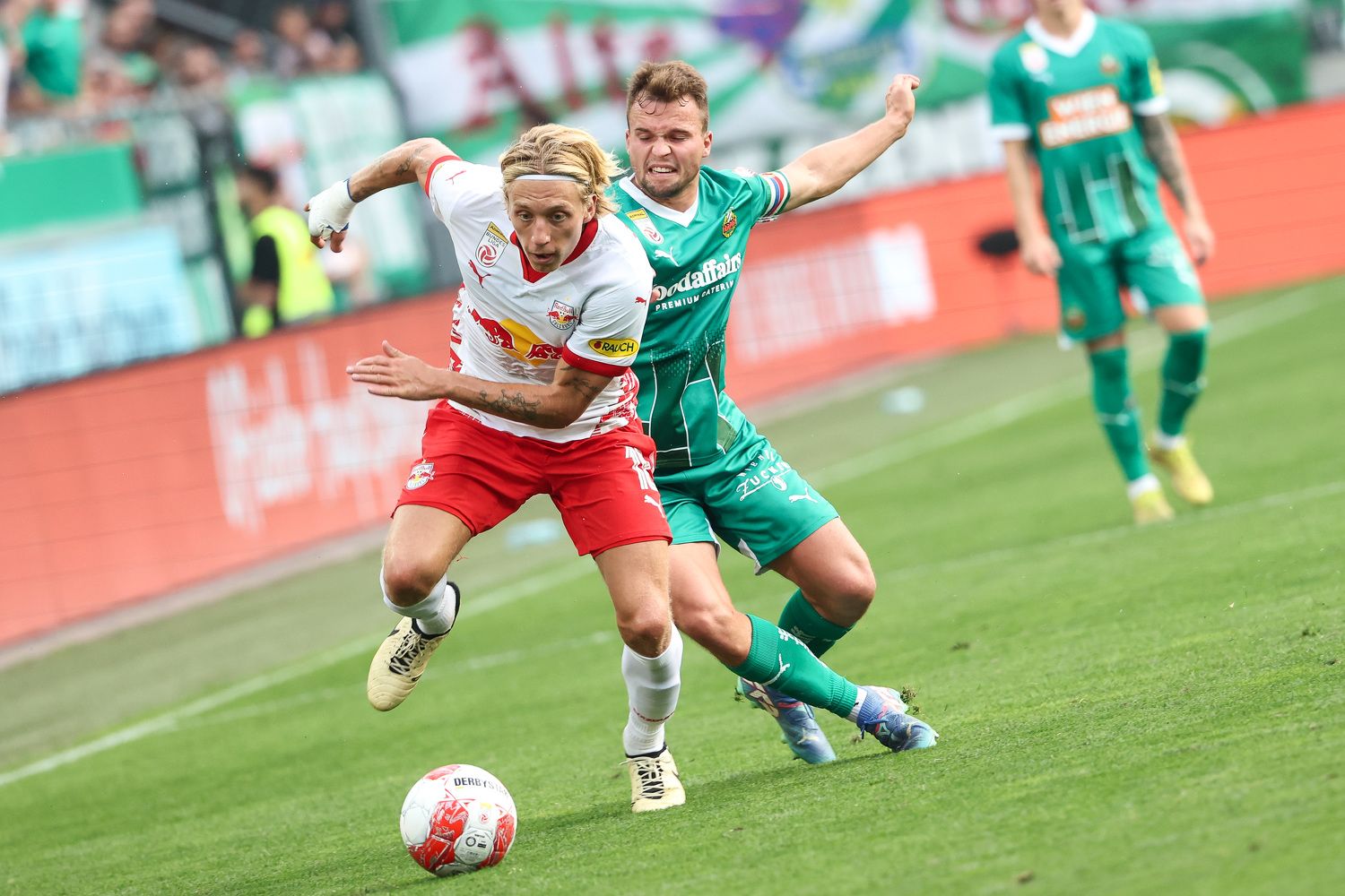 Red Bull Salzburg gewann 4:2 gegen Rapid Wien. Nach dem Spiel kam es zu Ausschreitungen vor dem Stadion.