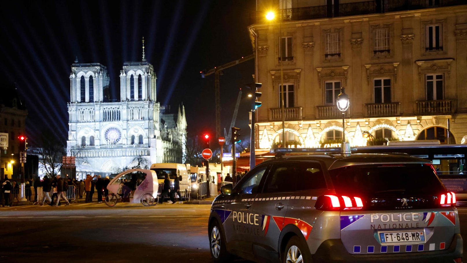 Fünfeinhalb Jahre nach dem verheerenden Brand wurde die Kathedrale "Notre Dame" in Paris vollständig restauriert. 