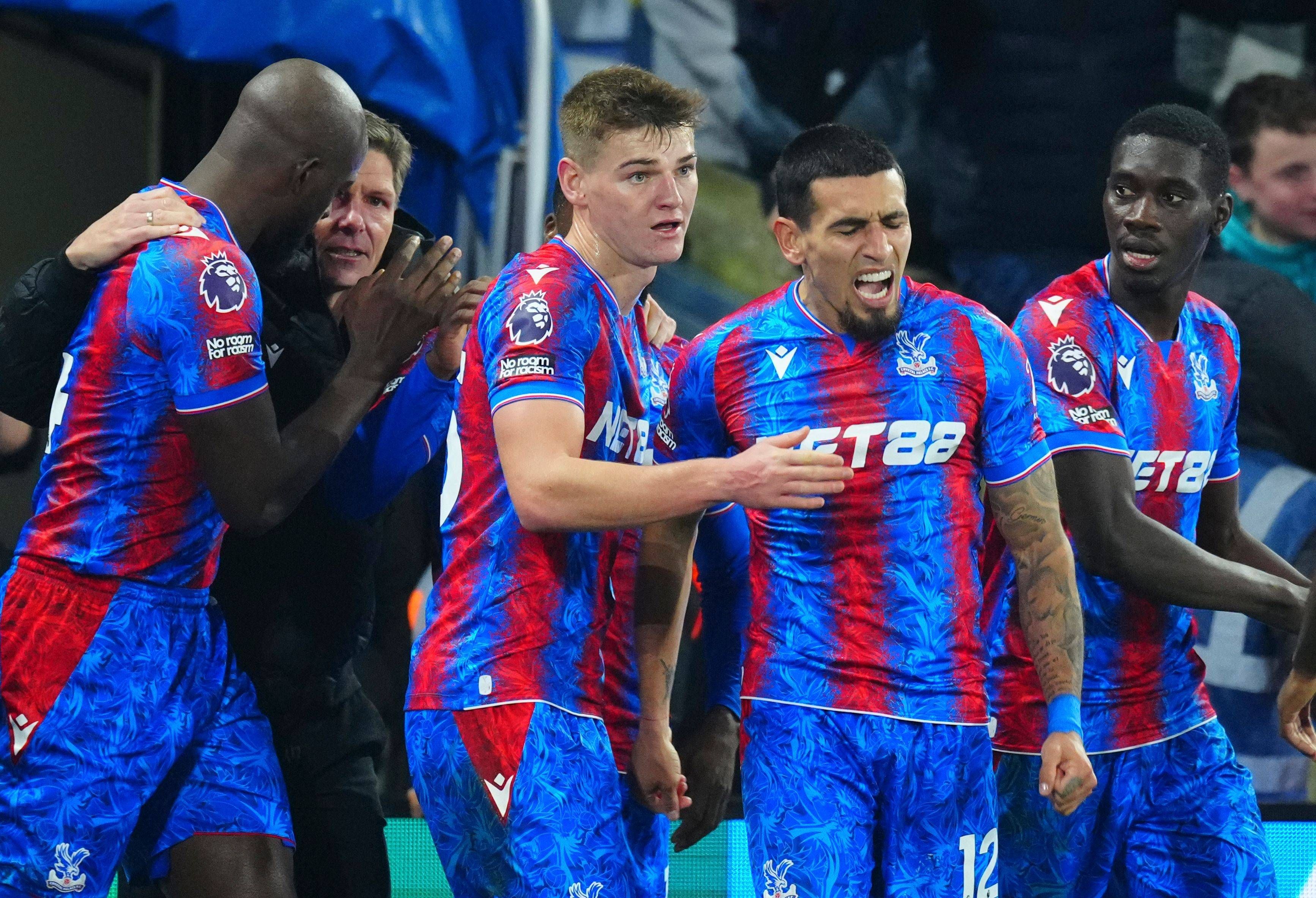 Glasner jubelt mit seinen Spielern