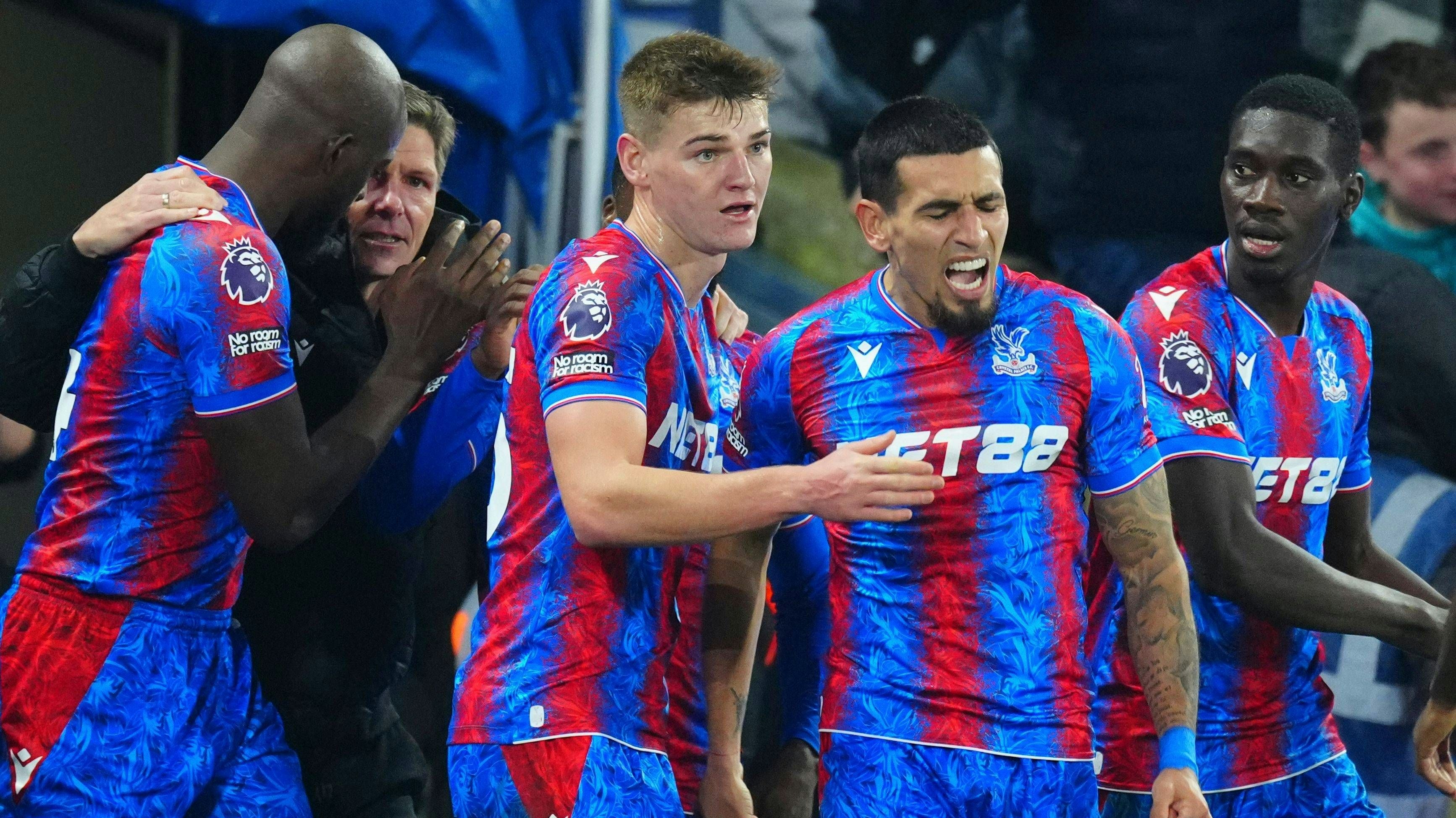 Glasner jubelt mit seinen Spielern