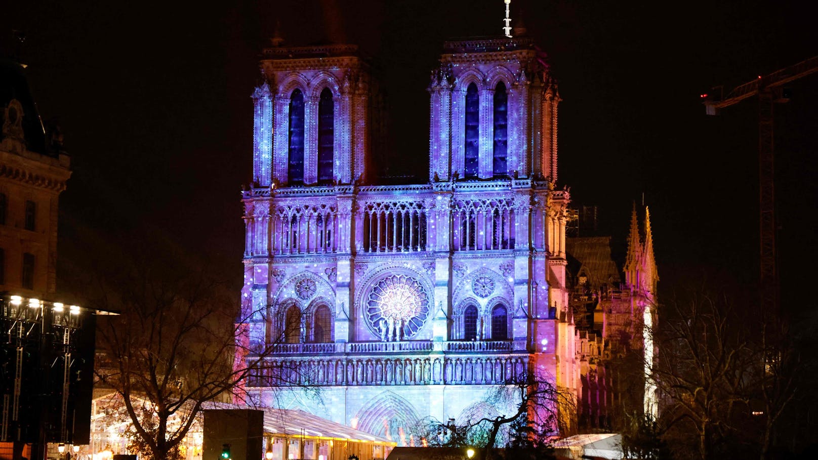 Fünfeinhalb Jahre nach dem verheerenden Brand wurde die Kathedrale "Notre Dame" in Paris vollständig restauriert. 