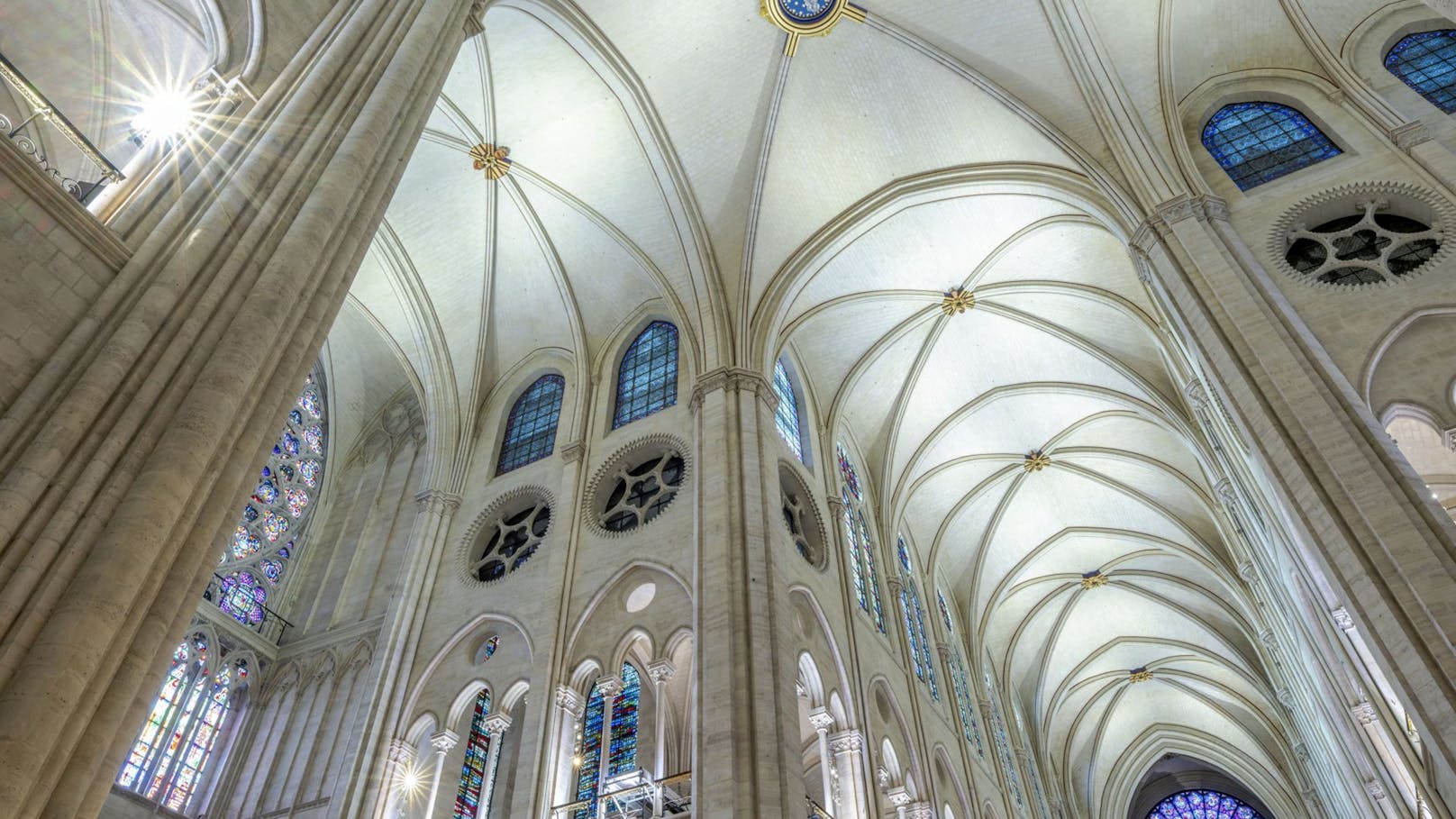 Fünfeinhalb Jahre nach dem verheerenden Brand wurde die Kathedrale "Notre Dame" in Paris vollständig restauriert. 