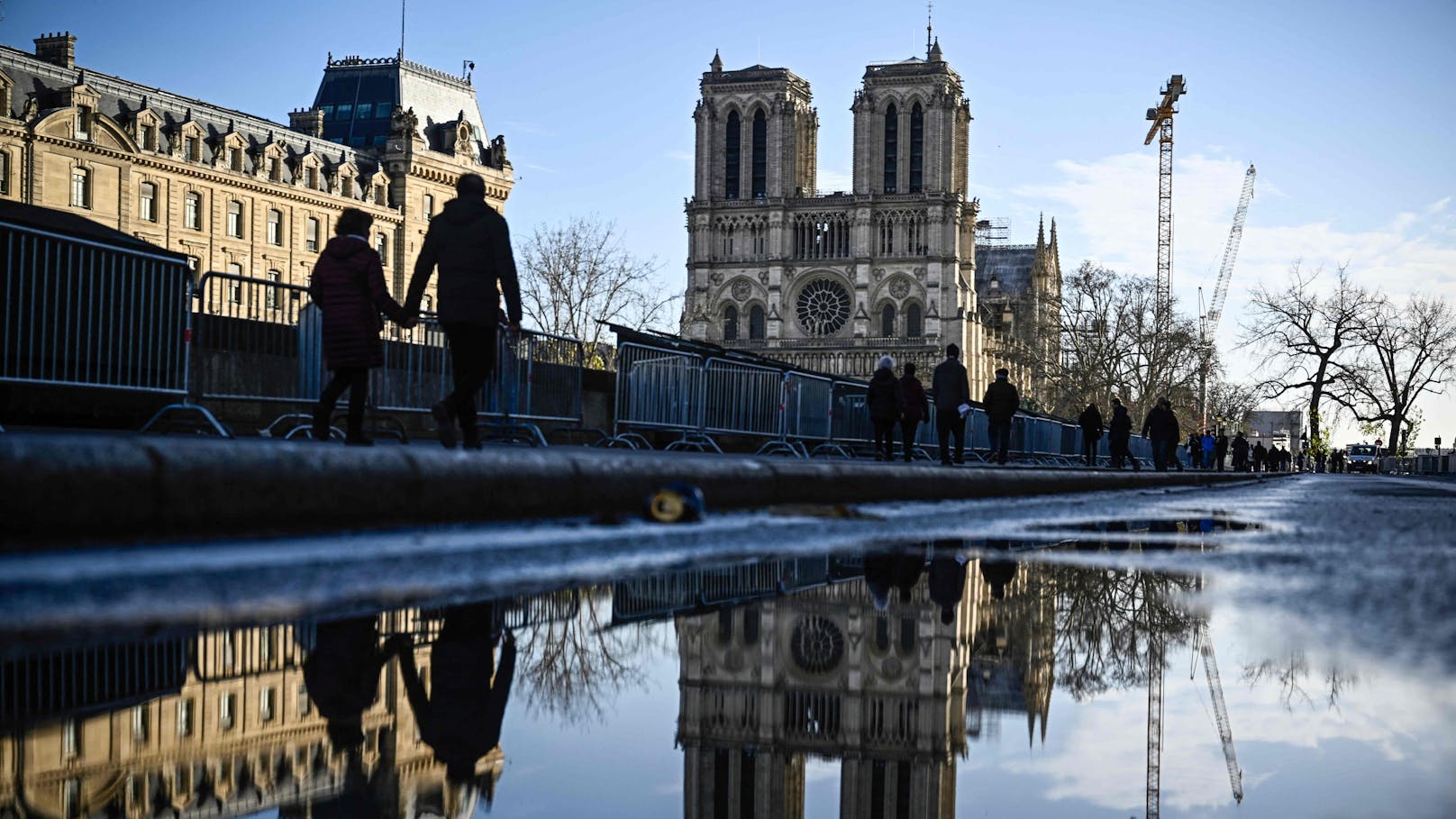 Fünfeinhalb Jahre nach dem verheerenden Brand wurde die Kathedrale "Notre Dame" in Paris vollständig restauriert. 