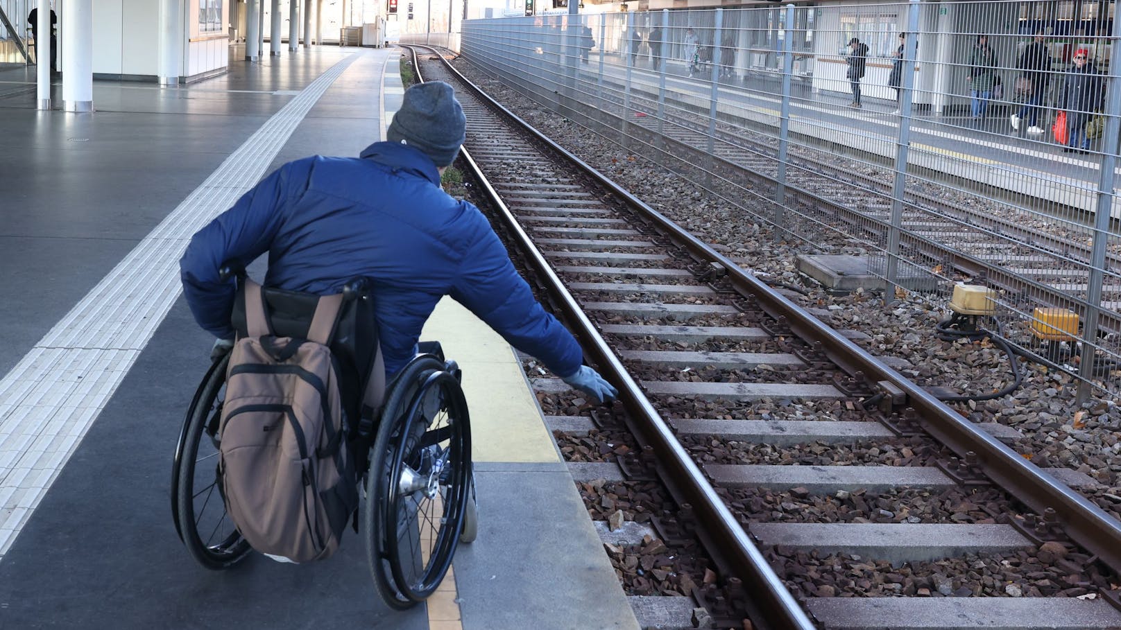 Vor U6 gestürzt! Nun sucht Andreas seine Lebensretter