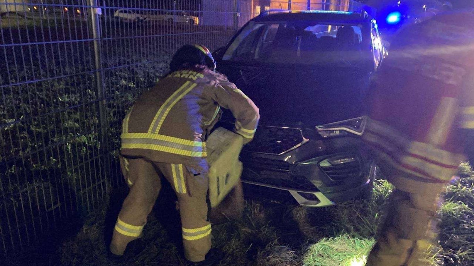 Am zweiten Adventsonntag kam es mutmaßlich aufgrund eines medizinischen Notfalls am Steuer zu einem tödlichen Unfall in Pöchlarn.