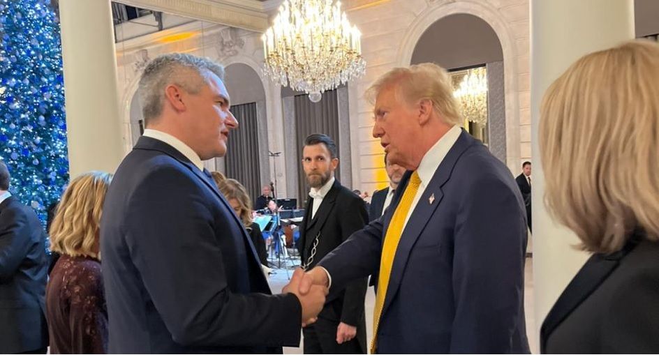 Am Samstag (07.12.2024) kam es in Paris zum Aufeinandertreffen zwischen Österreichs Bundeskanzler Karl Nehammer und dem gewählten Präsidenten der USA, Donald Trump.