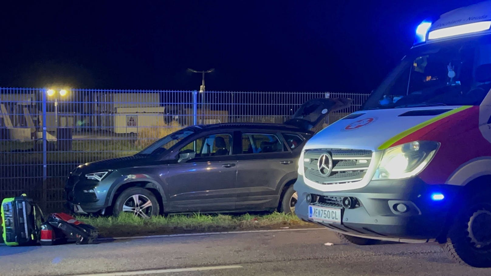 Am zweiten Adventsonntag kam es mutmaßlich aufgrund eines medizinischen Notfalls am Steuer zu einem tödlichen Unfall in Pöchlarn.