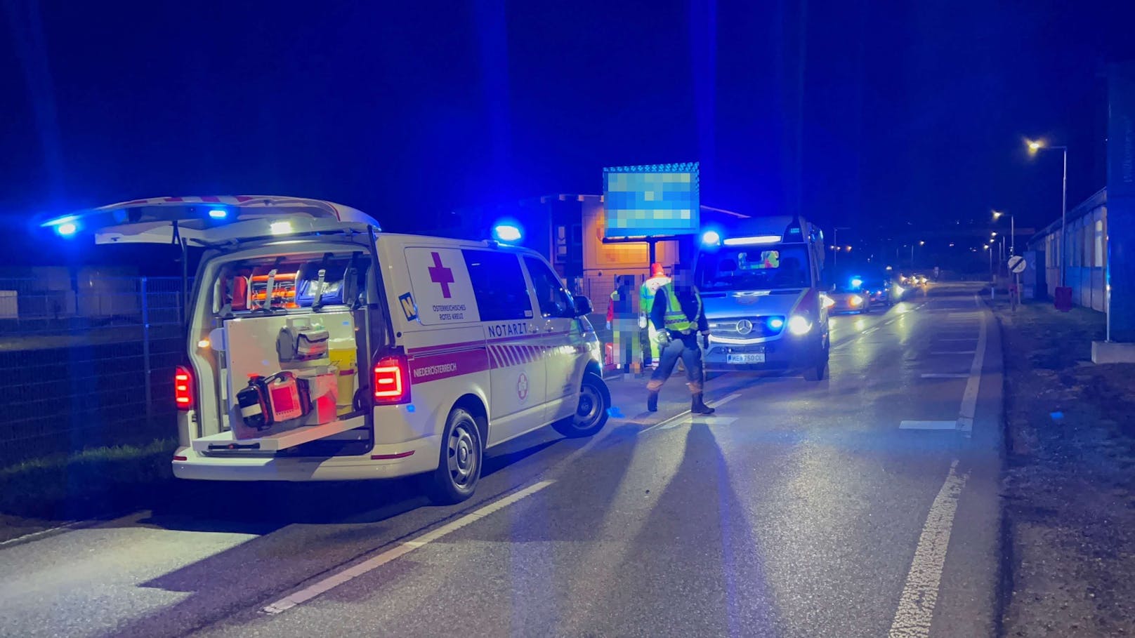 Am zweiten Adventsonntag kam es mutmaßlich aufgrund eines medizinischen Notfalls am Steuer zu einem tödlichen Unfall in Pöchlarn.