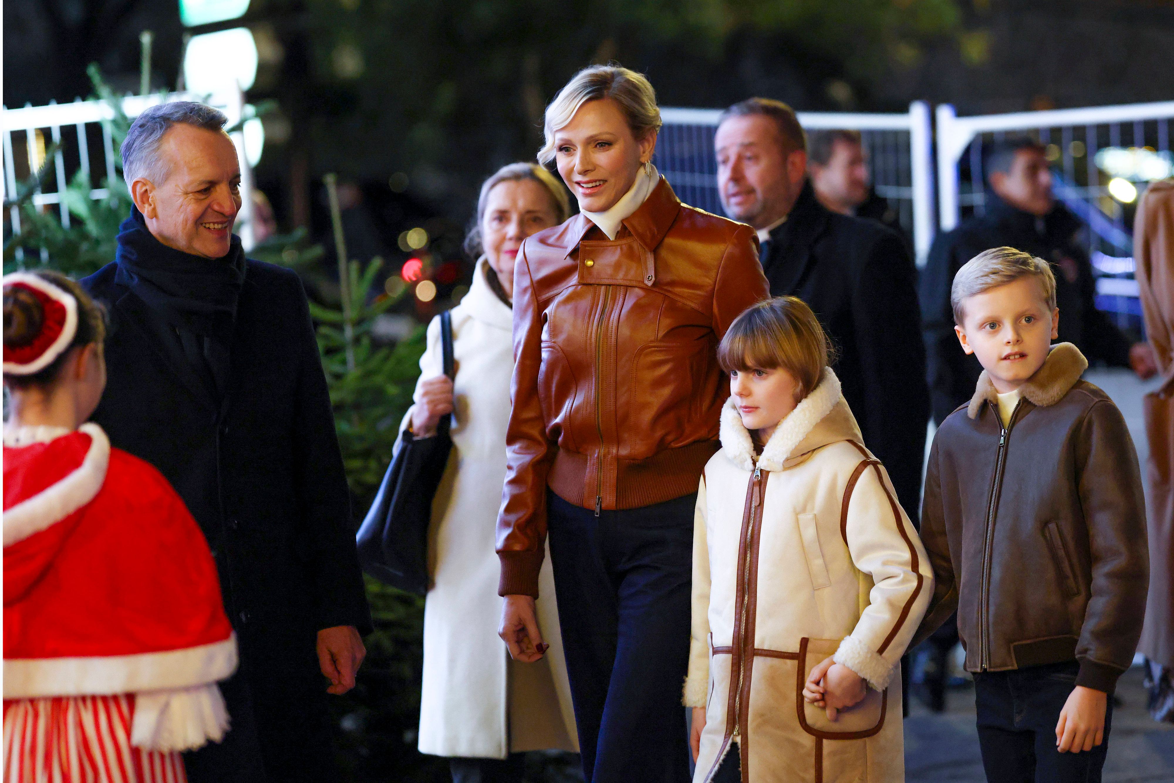 Charlène kam mit ihren Kindern Gabriella und Jacques.