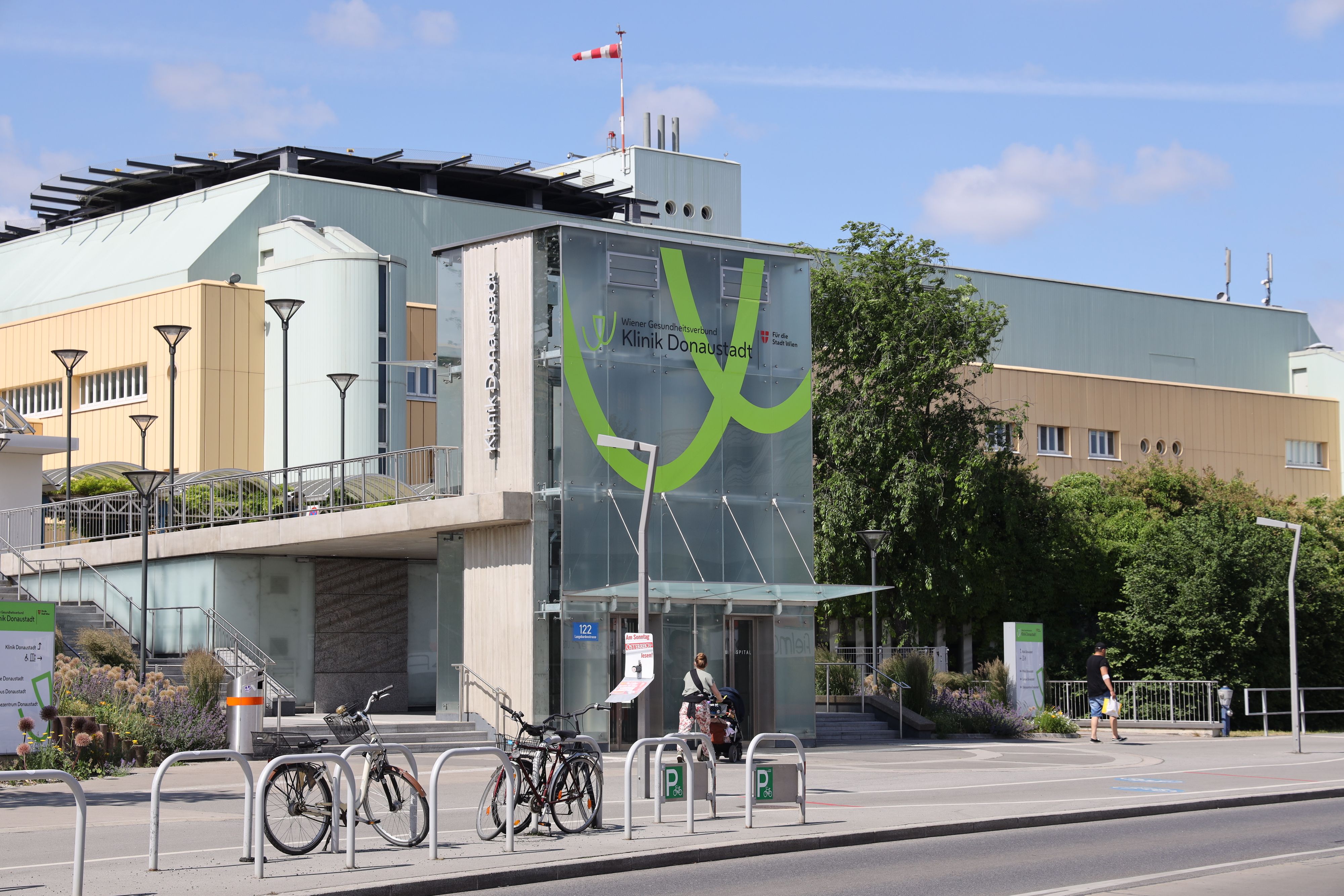 Peter wurde in die Spezialambulanz für Hernien der Klinik Donaustadt überwiesen.