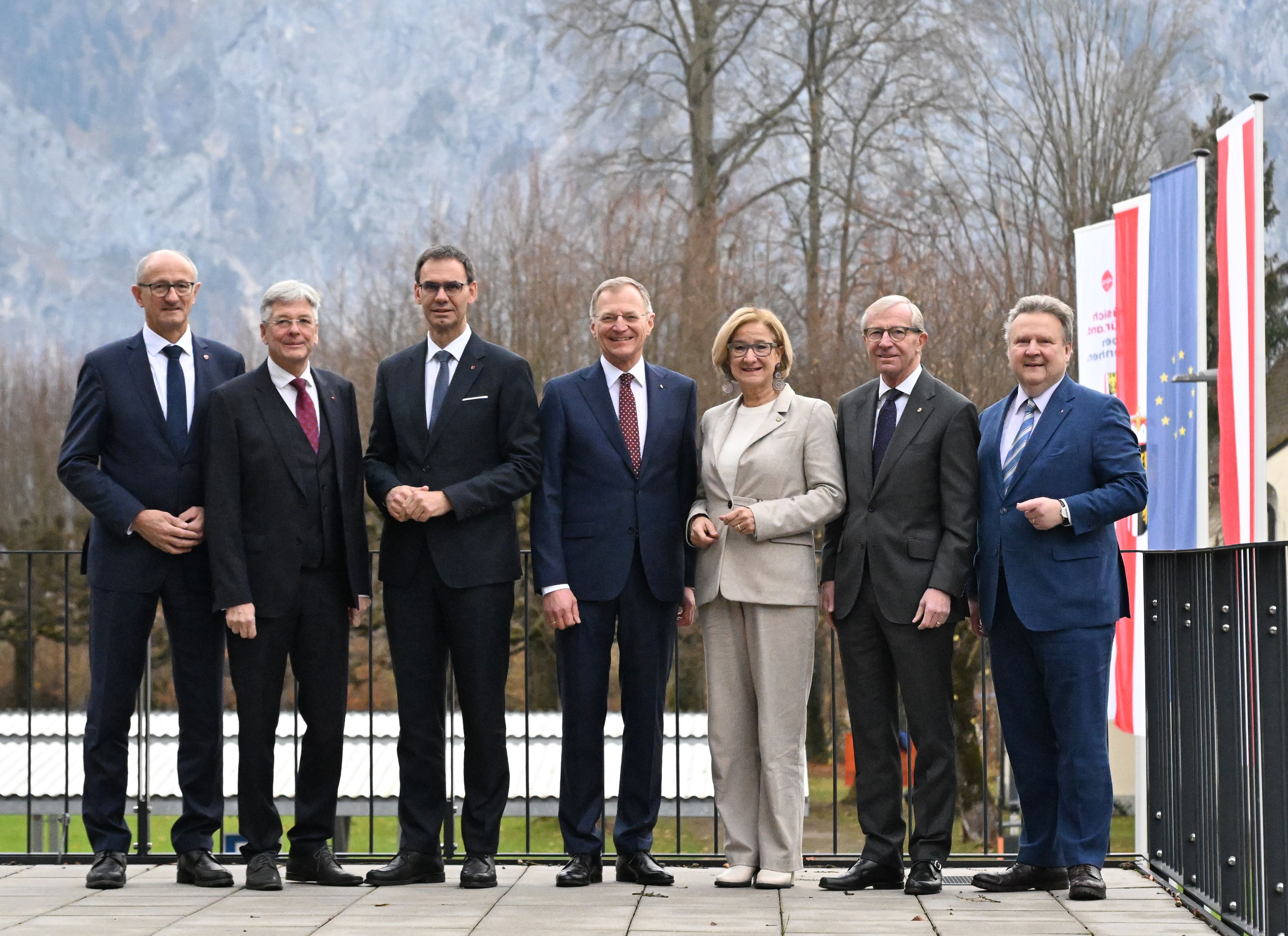 Die Landeshauptleute aus Tirol Anton Mattle (ÖVP), Kärnten Peter Kaiser (SPÖ), Vorarlberg Markus Wallner (ÖVP), Oberösterreich Thomas Stelzer (ÖVP), Niederösterreich Johanna Mikl-Leitner (ÖVP), Salzburg Wilfried Haslauer (ÖVP), Wien Michael Ludwig (SPÖ)