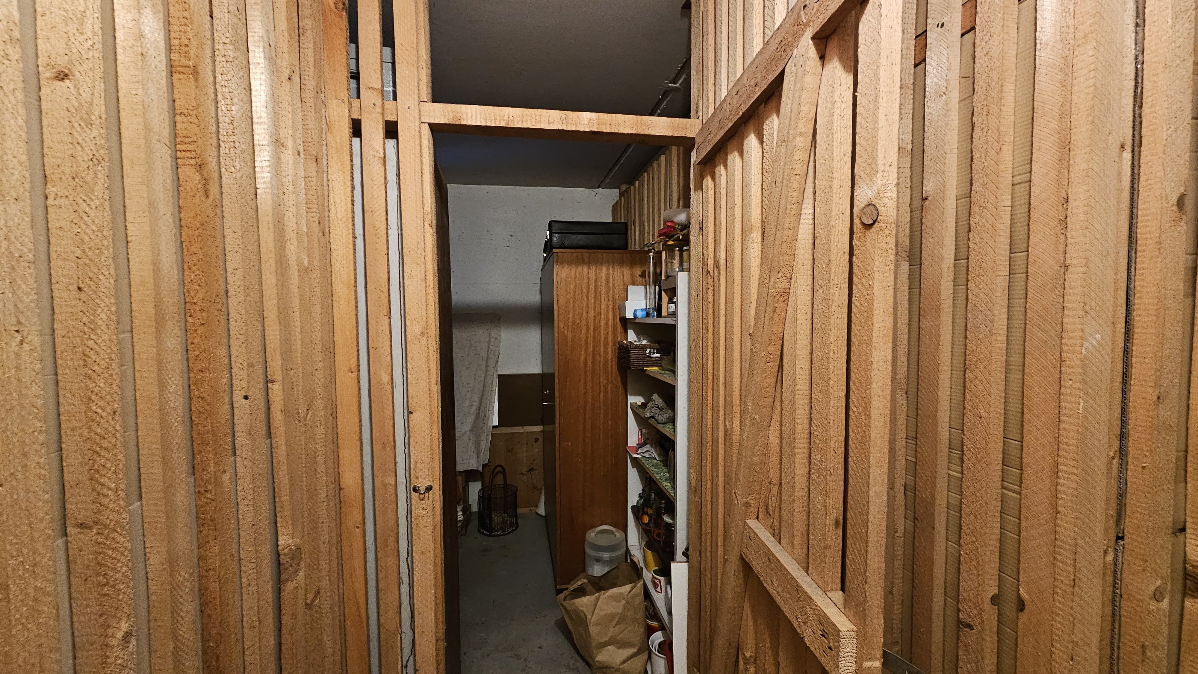 In den Keller einer 86-Jährigen wurde eingebrochen. Die Beute: liebevoll ausgesuchte Weihnachtsgeschenke.