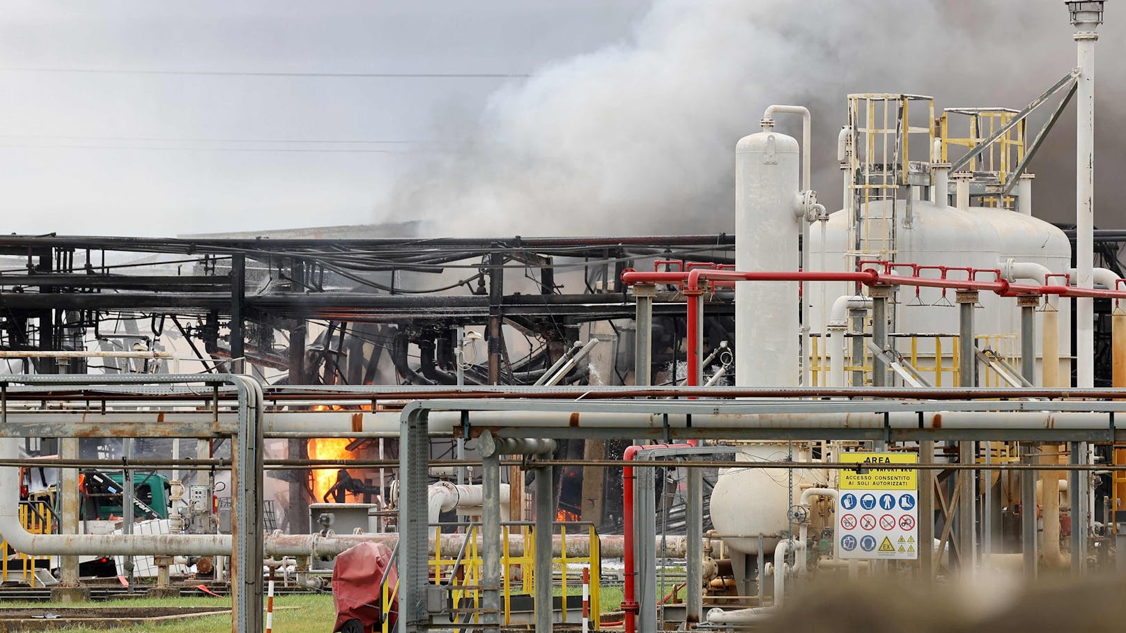 Am Montagmorgen ereignete sich in einer Raffinerie in der Nähe von Florenz eine Explosion.