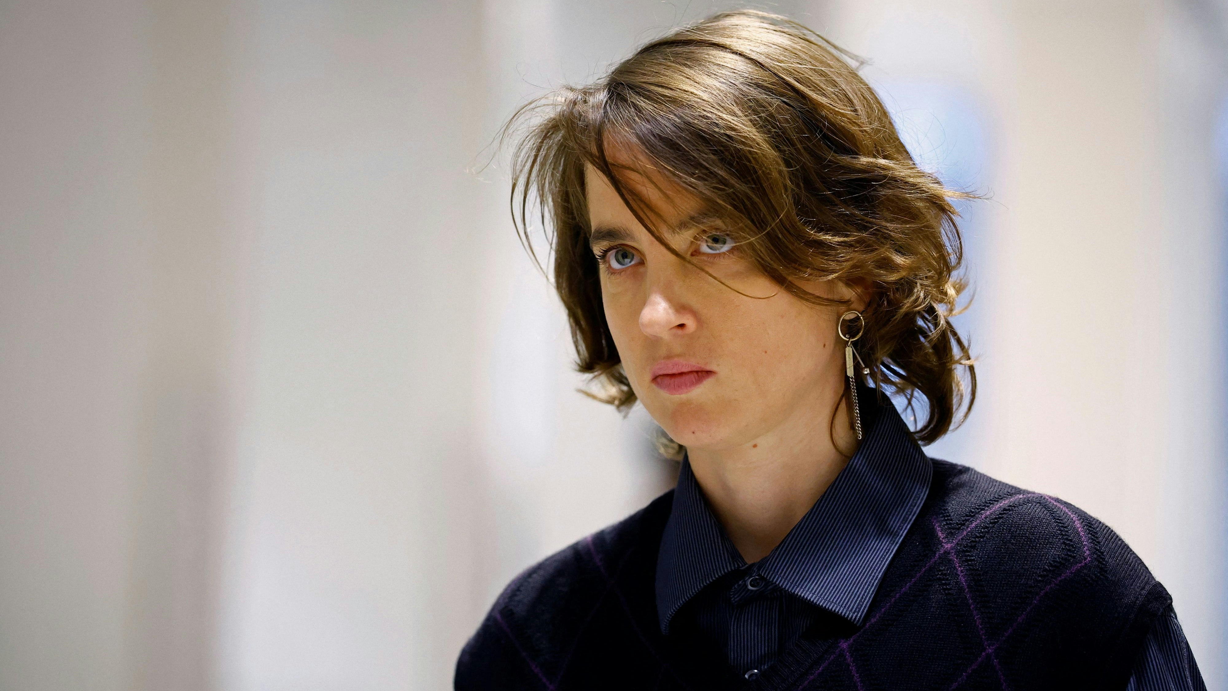 Die heute 35-jährige Adele Haenel beim Verhandlungstermin in Paris am 9. Dezember 2024. 