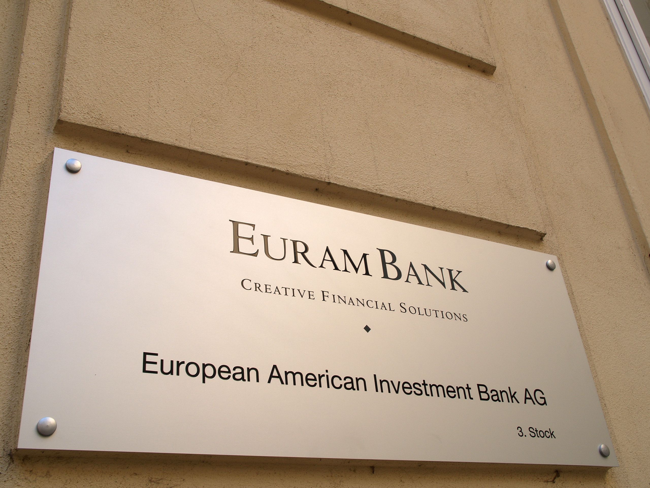 Die European American Investment Bank AG (Euram Bank) hat ihren Sitz im Palais Esterhazy in der Wiener City. 