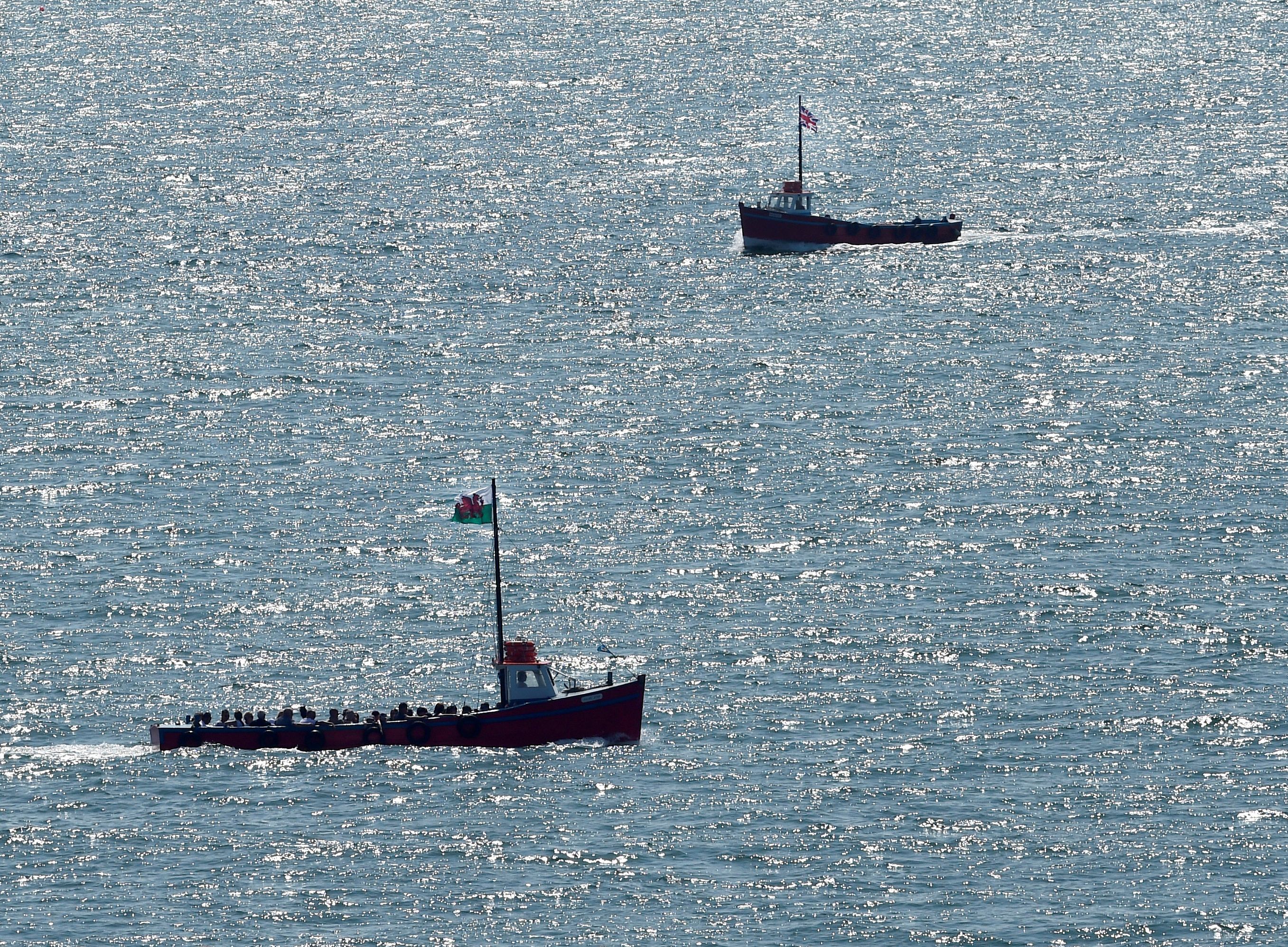 Mit diesen süßen Booten wagen die nichtsahnenden Besucher die Überfahrt nach Caldey Island. (Symbolbild)
