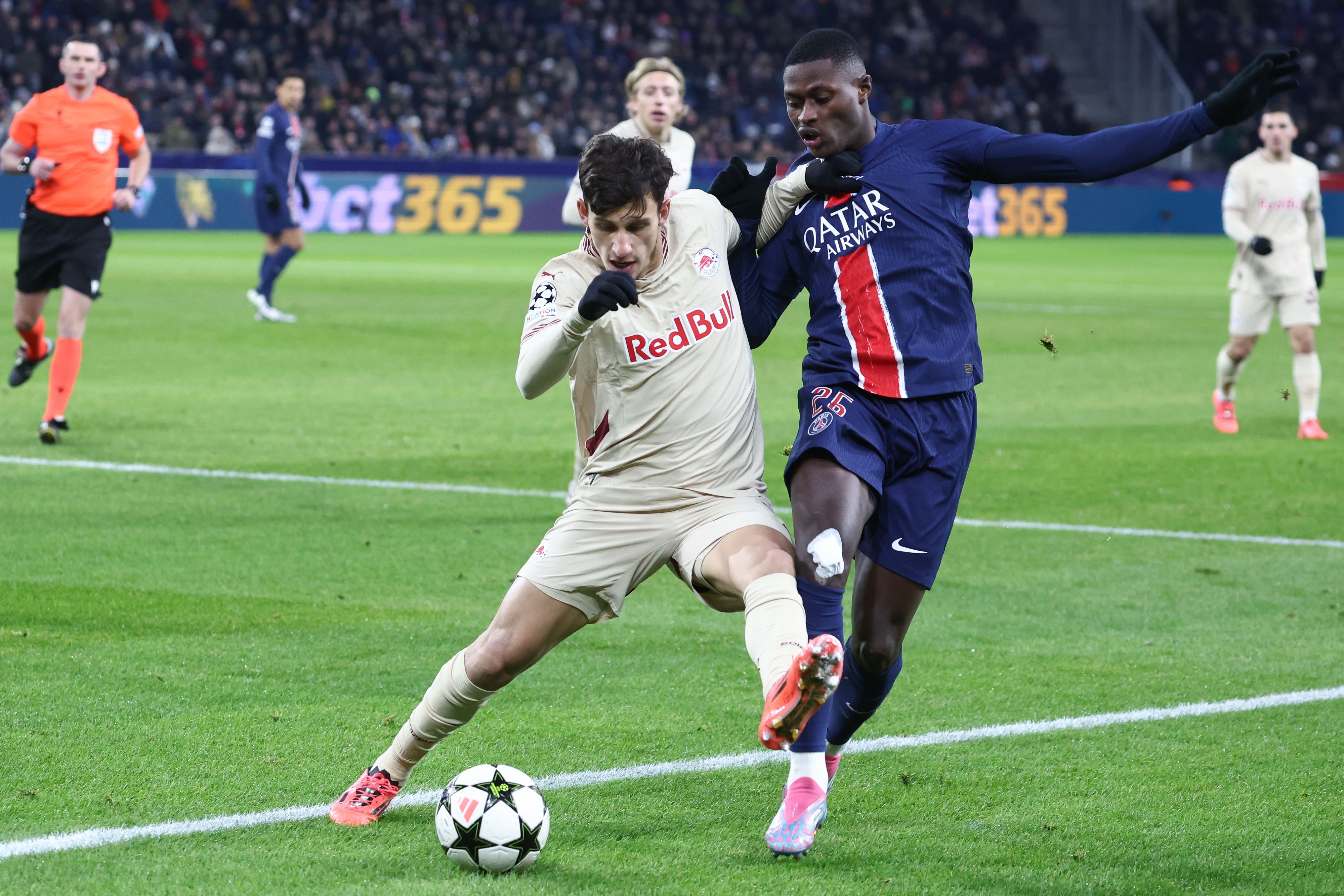 Salzburg im Duell mit Paris St.-Germain. 