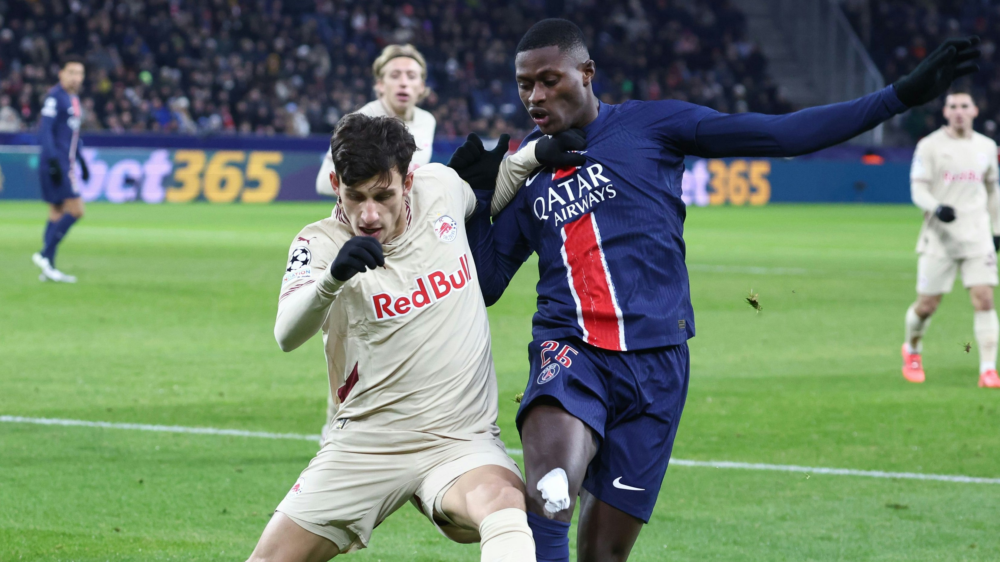 Salzburg im Duell mit Paris St.-Germain. 