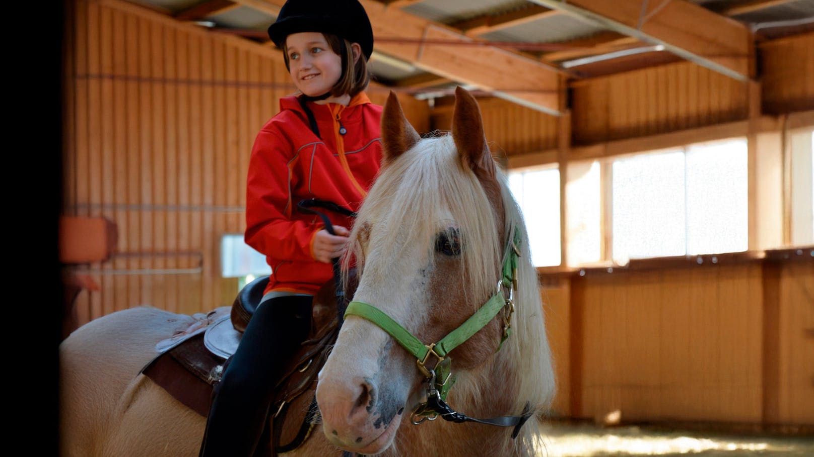 Pferdestark! Selina (8) trotzt schwerer Krankheit