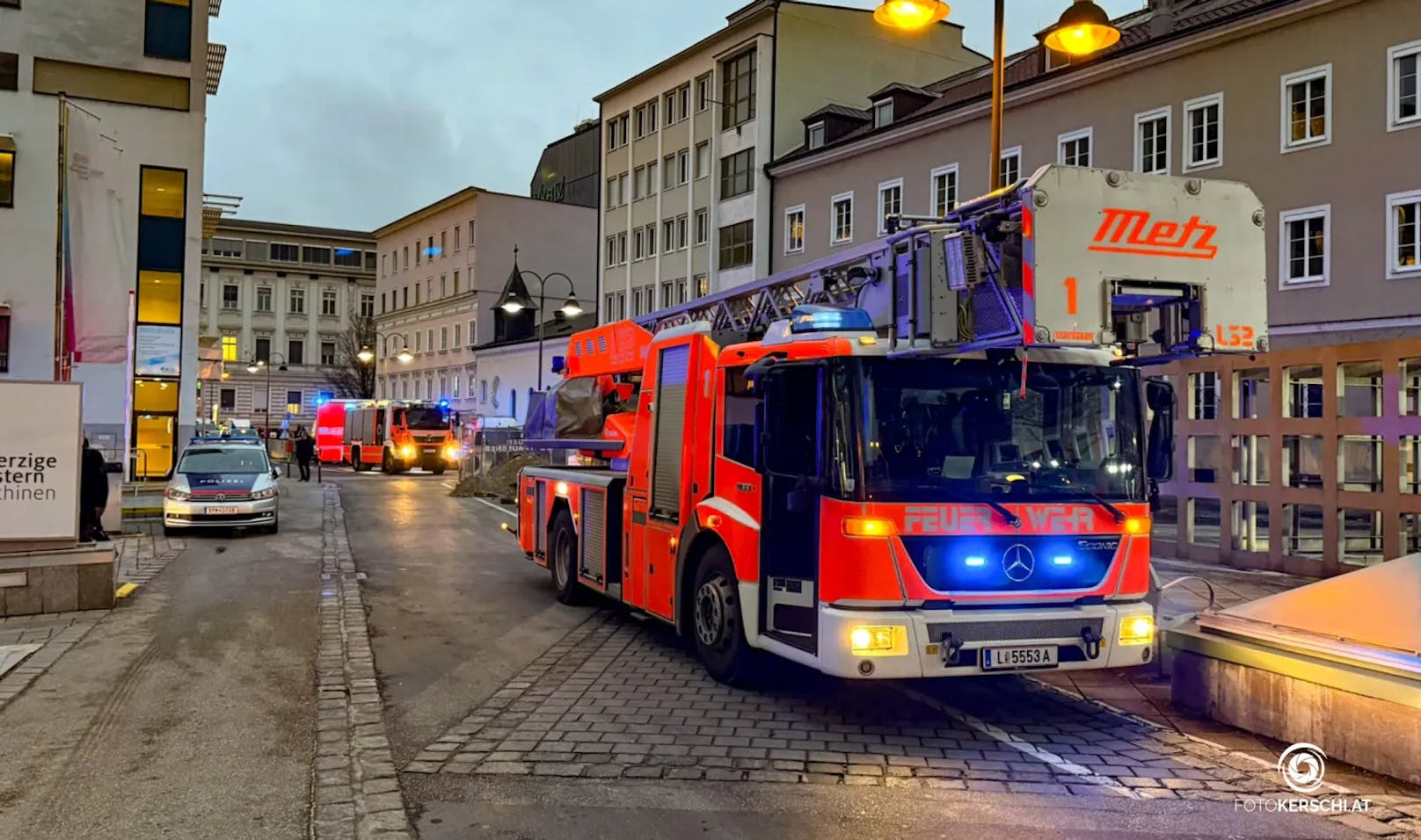 Großeinsatz wegen Brand im Keller von Linzer Spital