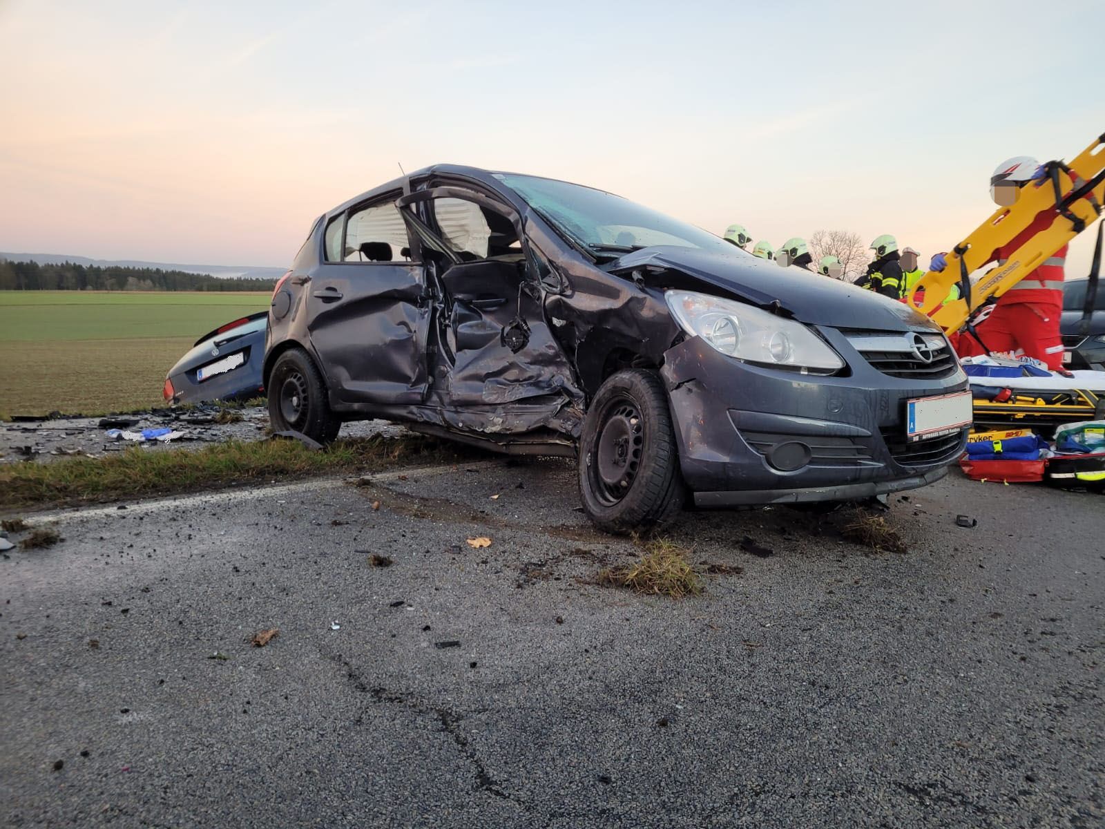 Der Wagen der 18-Jährigen wurde durch den Unfall schwer demoliert.