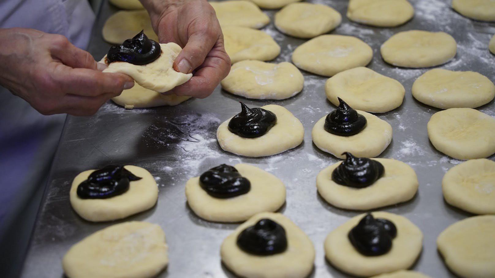 In den letzten Wochen wurden 600 Kilogramm Weihnachtskekse gebacken