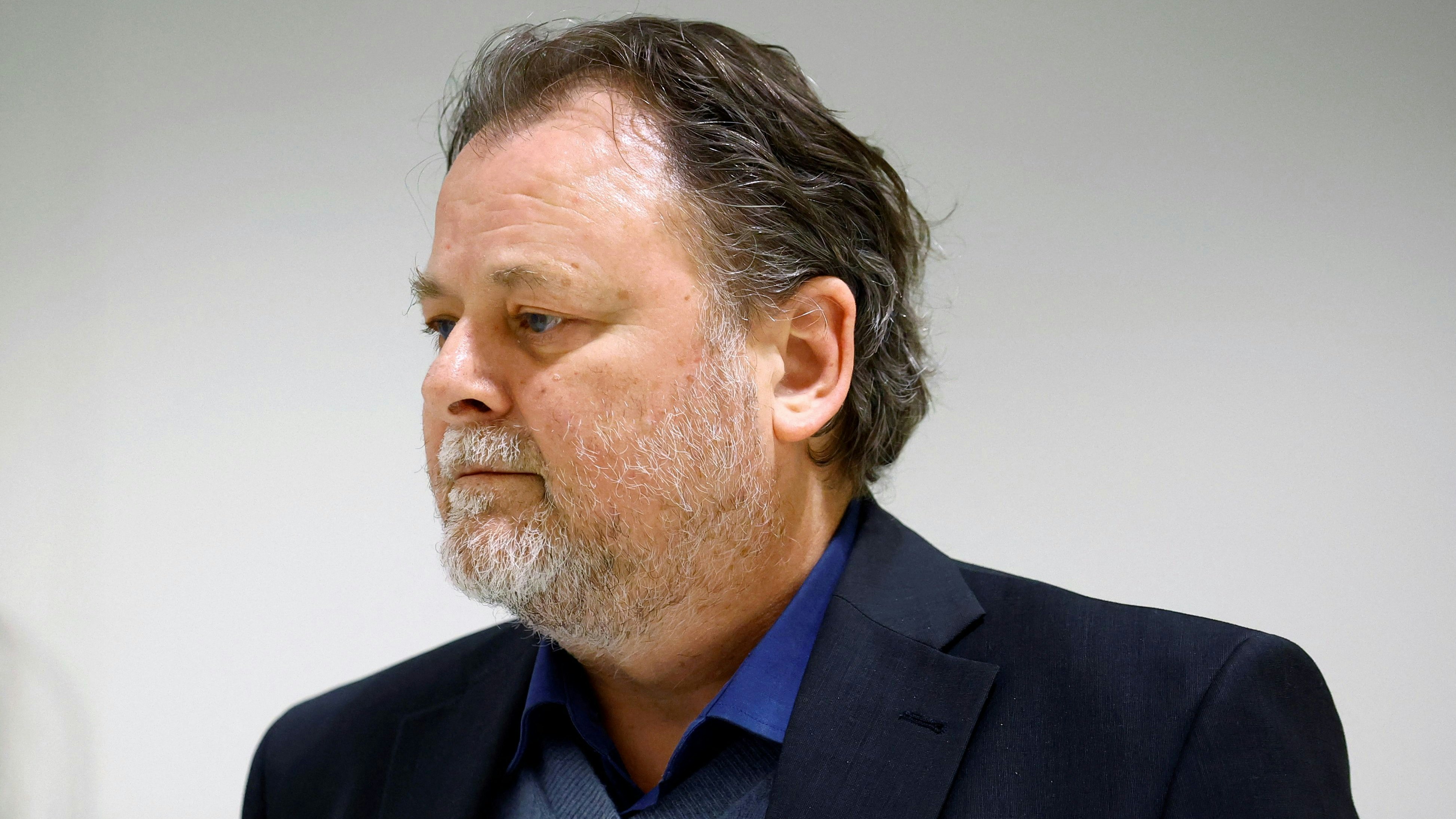 Der französische Regisseur Christophe Ruggia während der Gerichtsverhandlung in Paris am 9. Dezember 2024. 