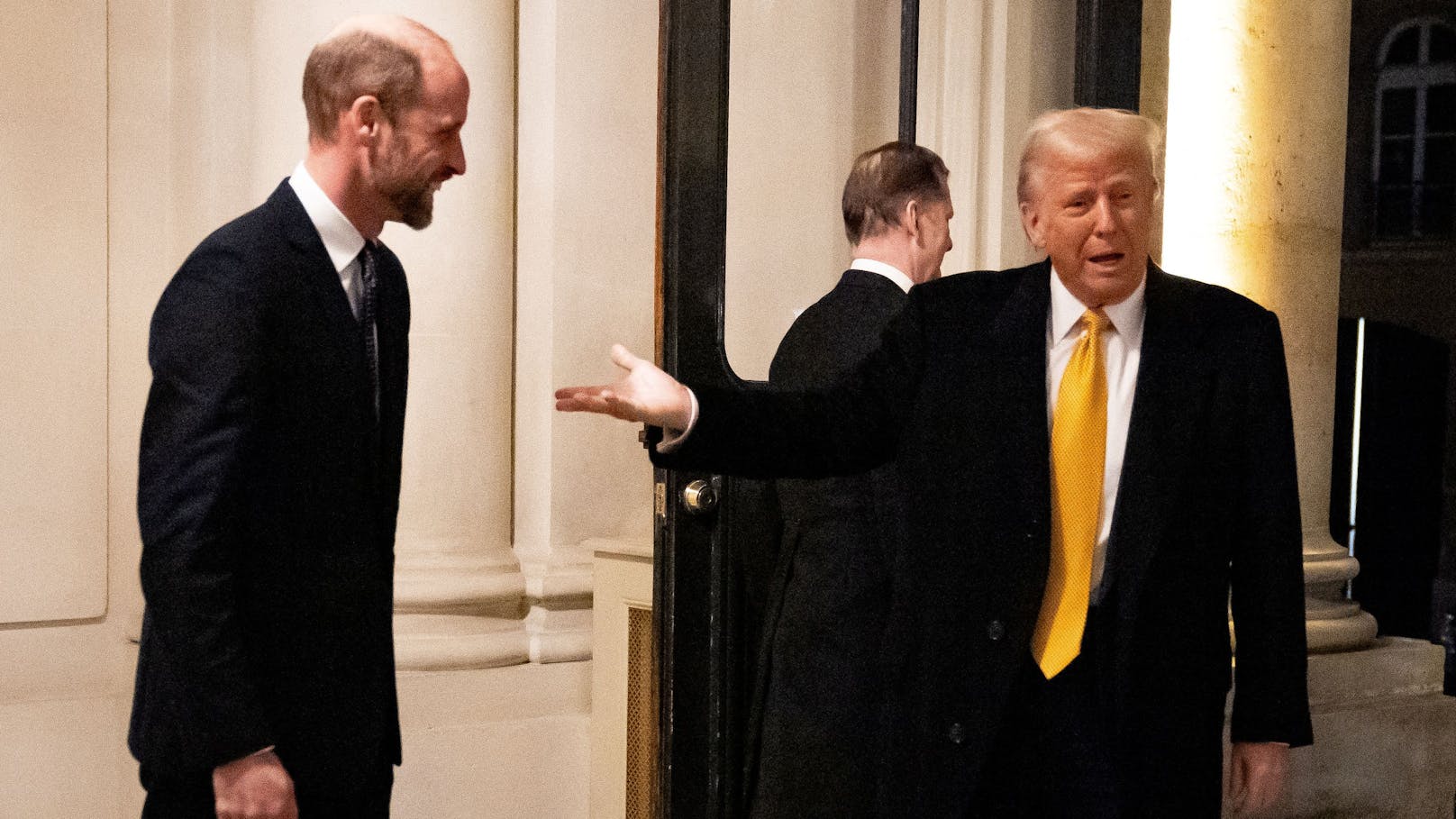 Donald Trump erklärte unter anderem, wie gutaussehend Prinz William in Realität wäre und dass er eine "großartige Arbeit" leistet.