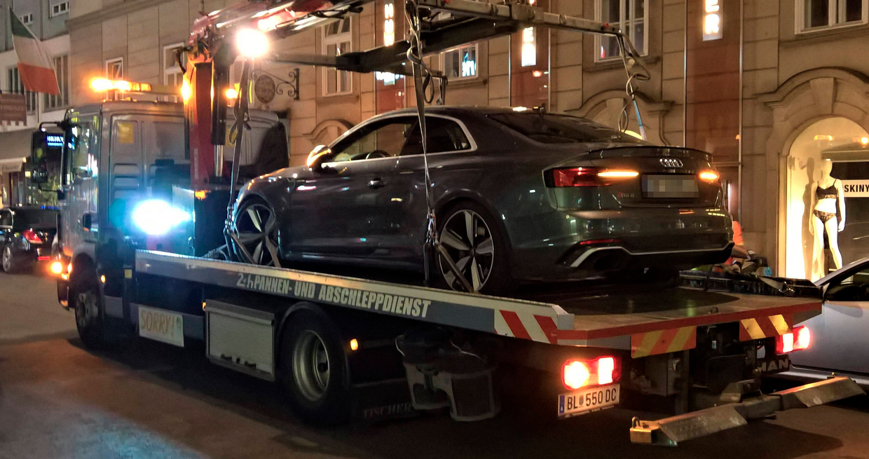 Ein Falschparker in der Wiener Innenstadt wird von einem Abschleppdienst entfernt. (Archivbild)