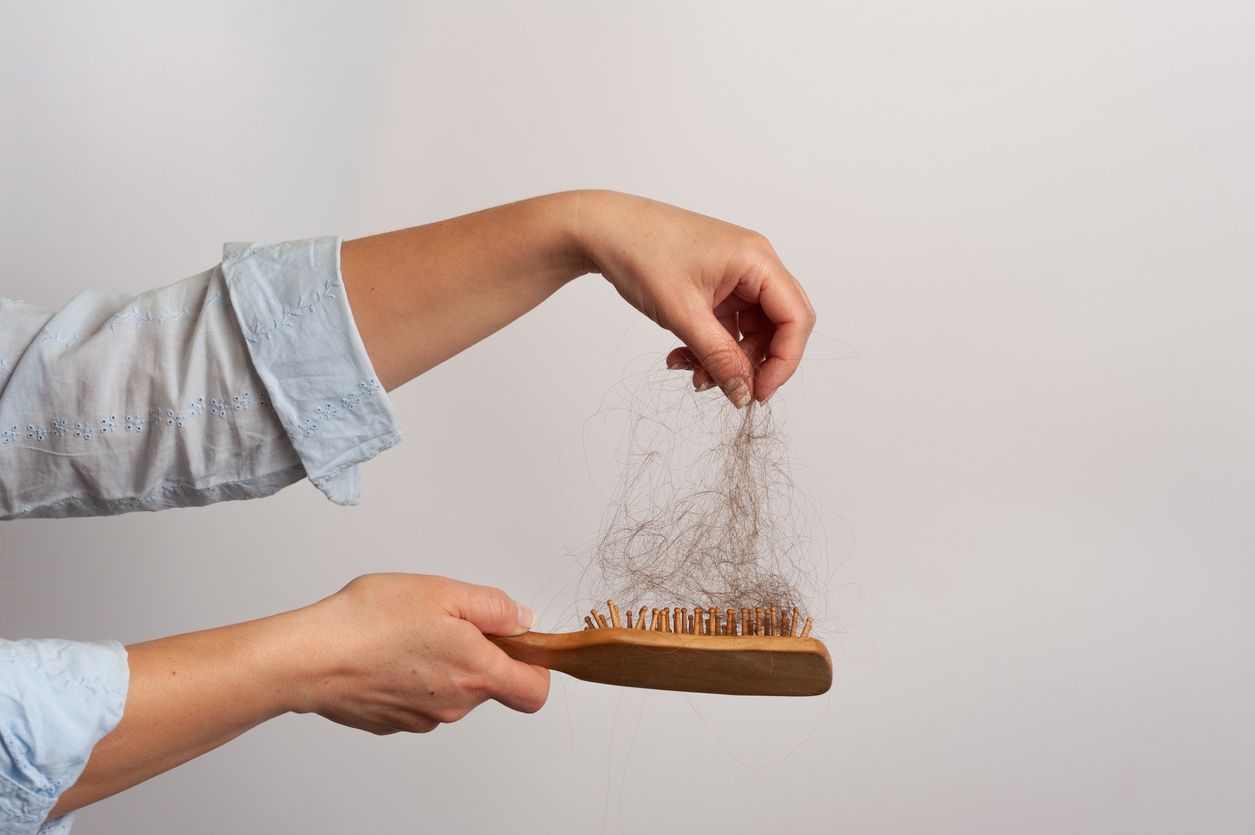 Der Haarverlust im Rahmen einer Krebstherapie kann für die Patienten zusätzlich psychisch belastend sein.