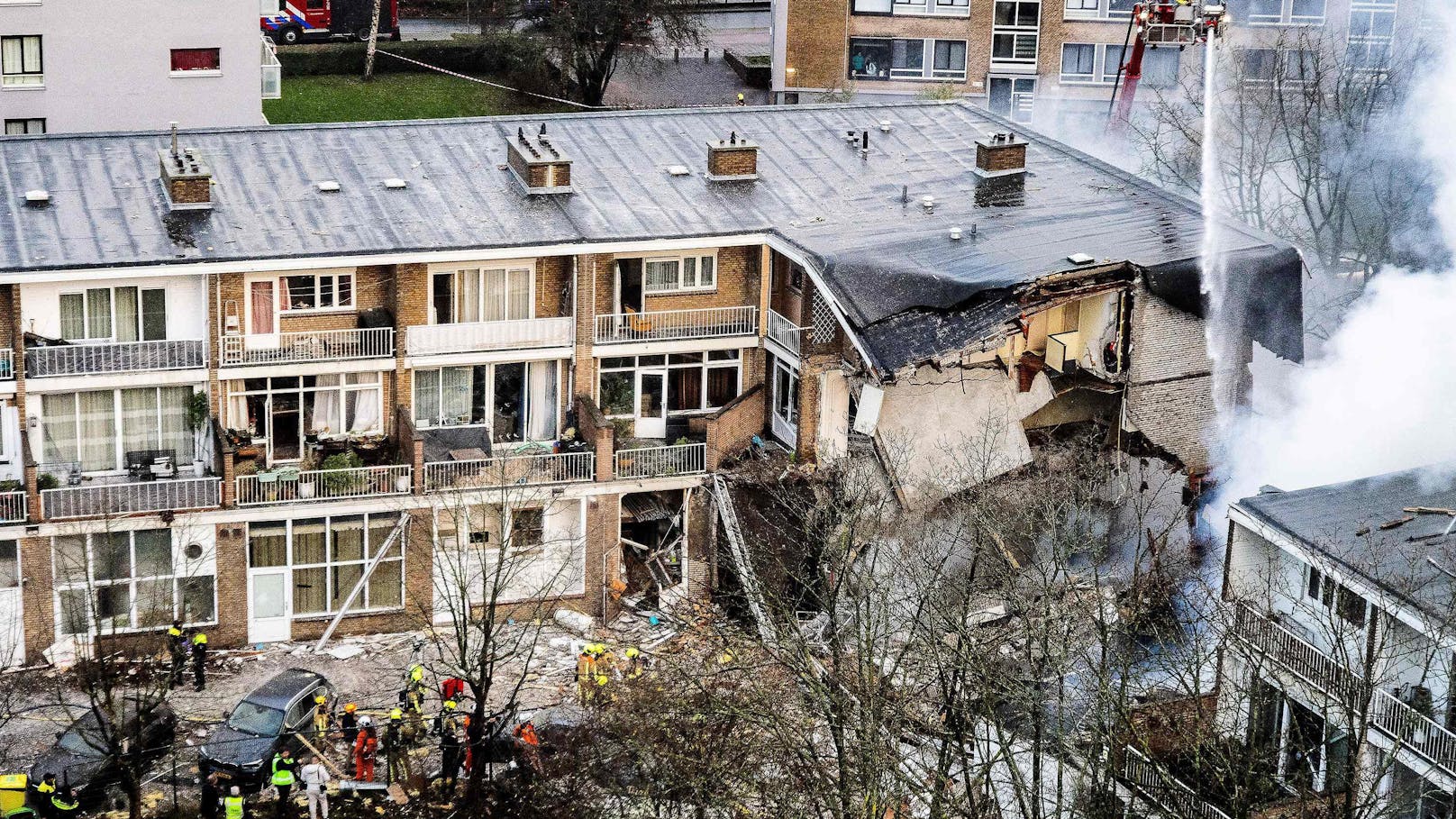 Nach den schweren Explosionen laufen auf Hochtouren, um die Ursache der Explosionen zu klären.