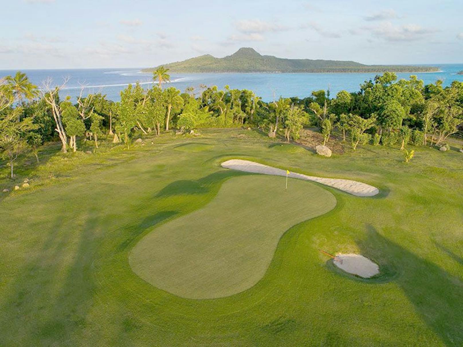 Sowie einen Golfplatz.