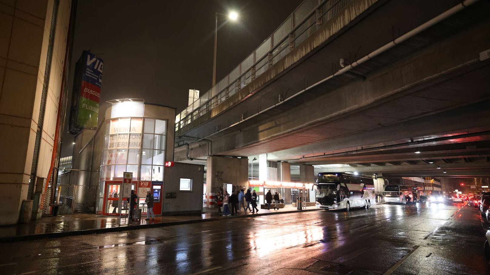 Der Busbahnhof Erdberg – für manche ein Transitpunkt, für andere eine Prüfung. Wird sich hier jemals etwas ändern?